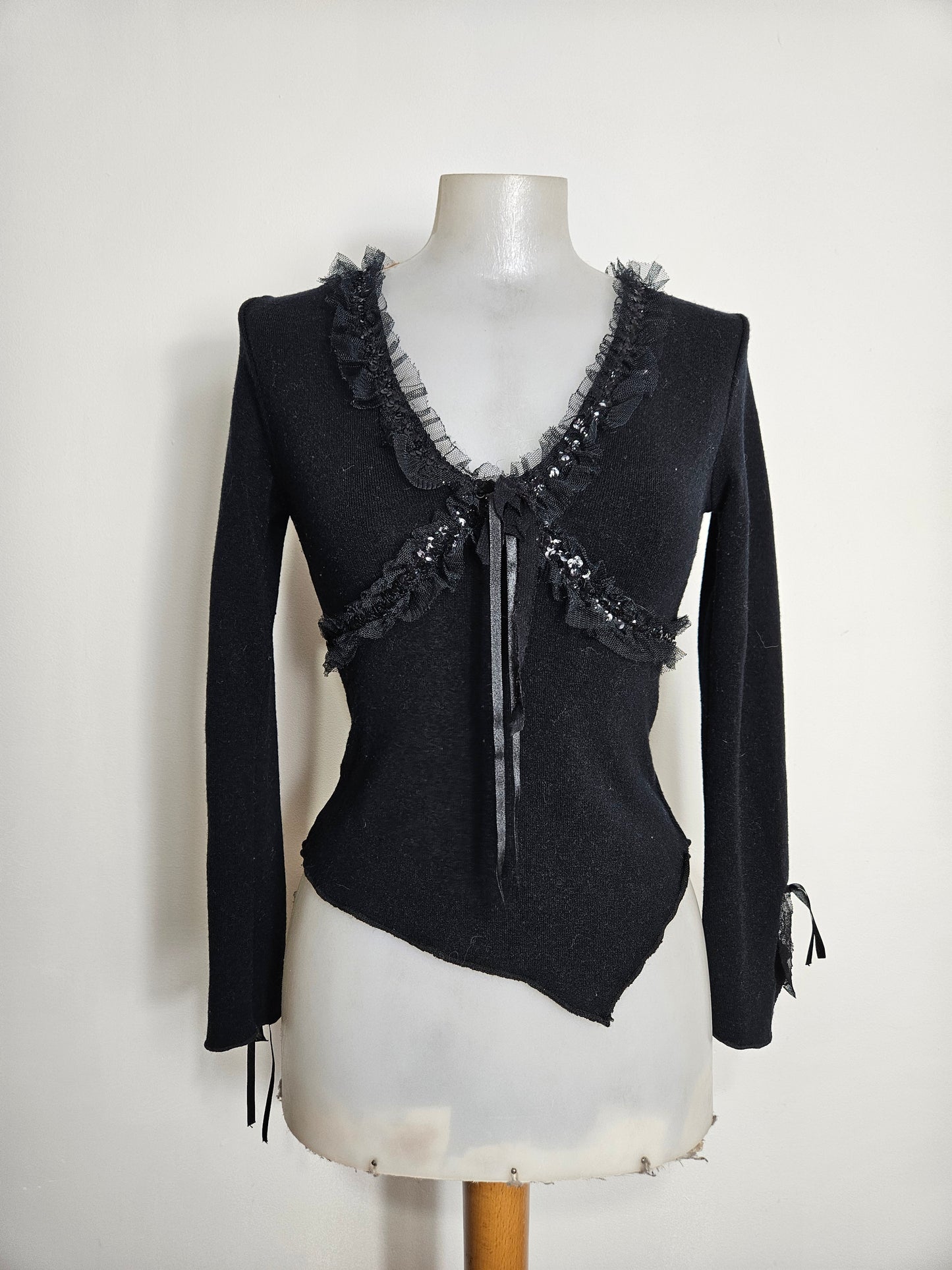 Pull noir à détails