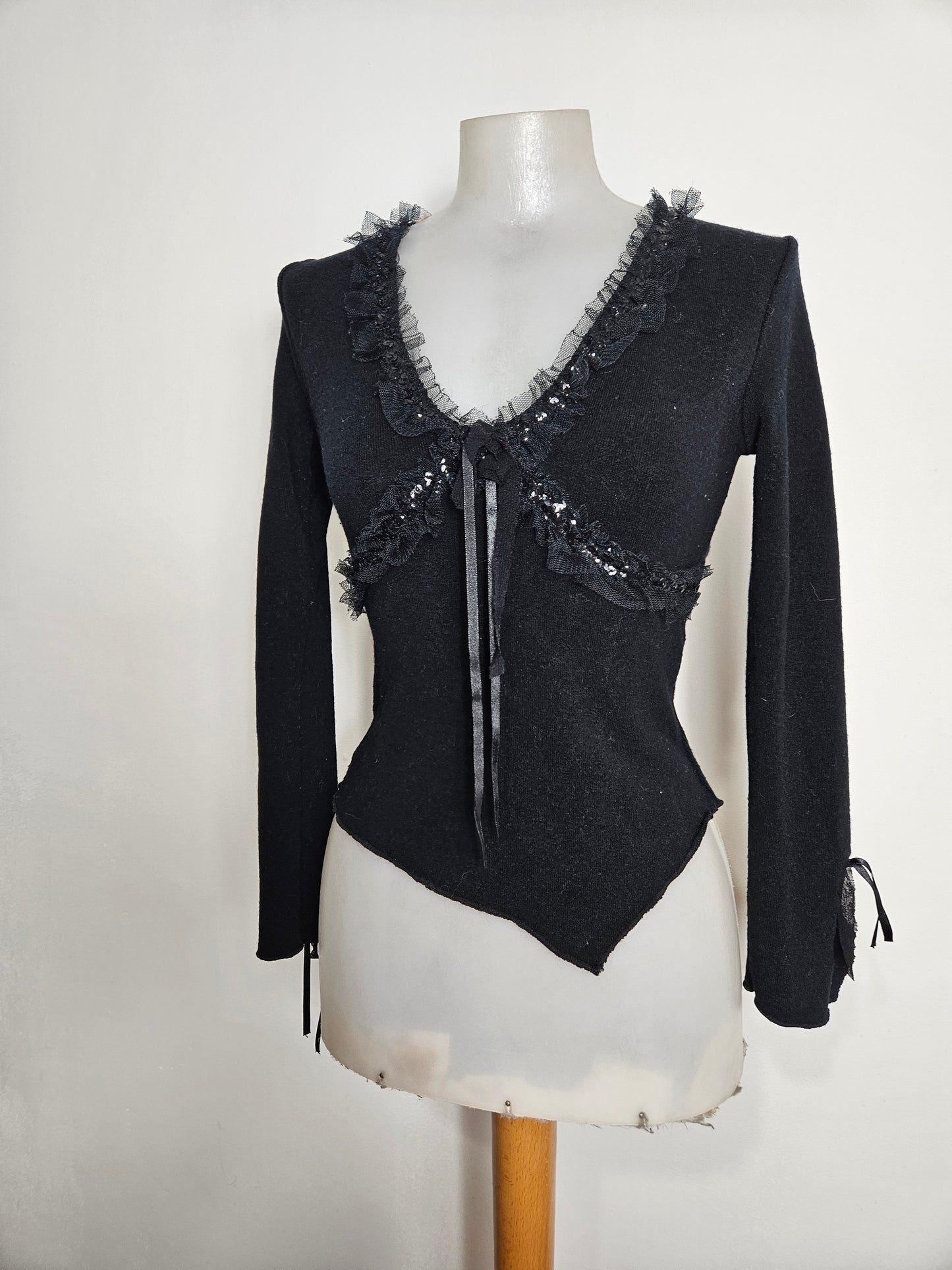 Pull noir à détails