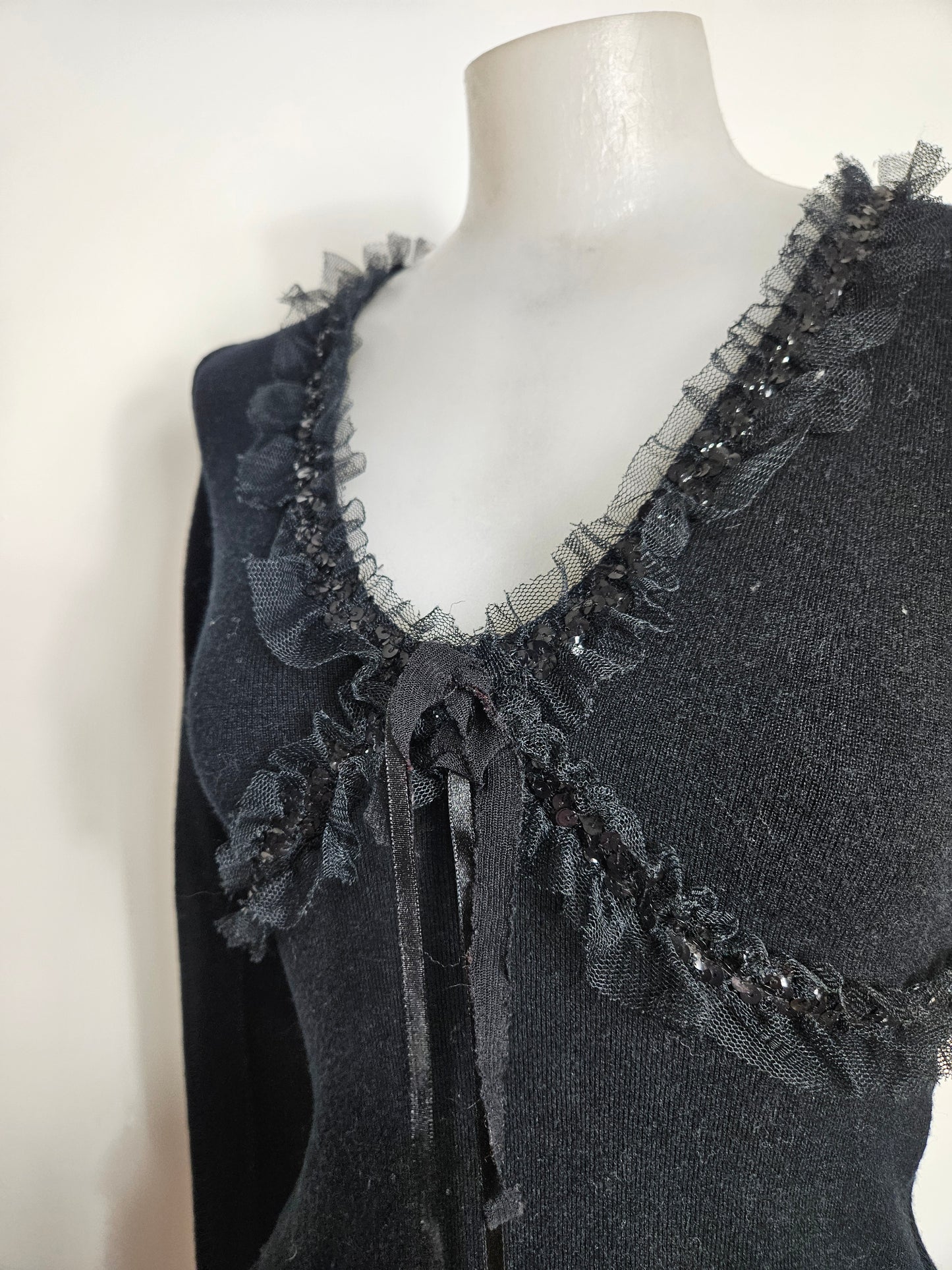 Pull noir à détails