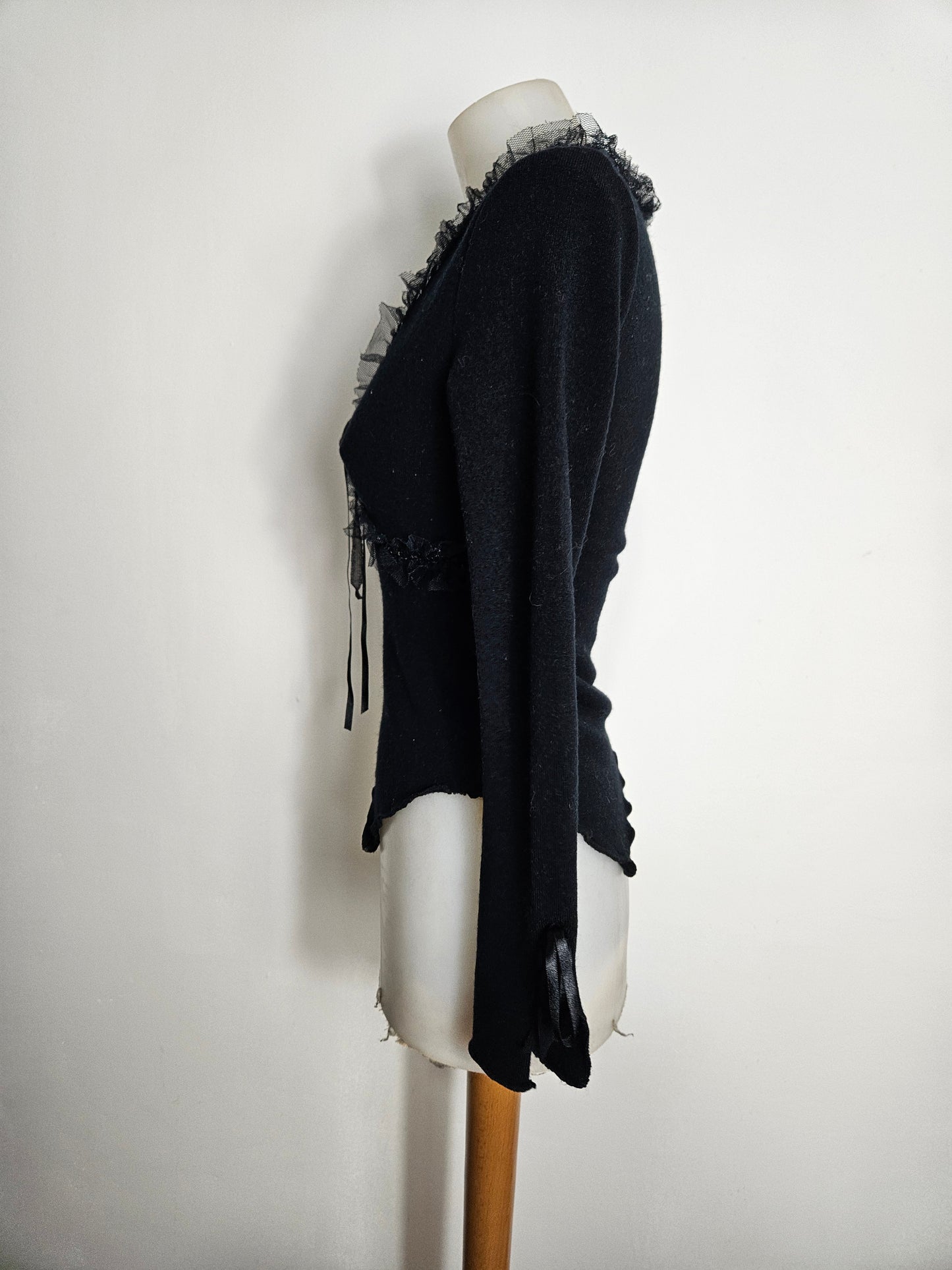 Pull noir à détails