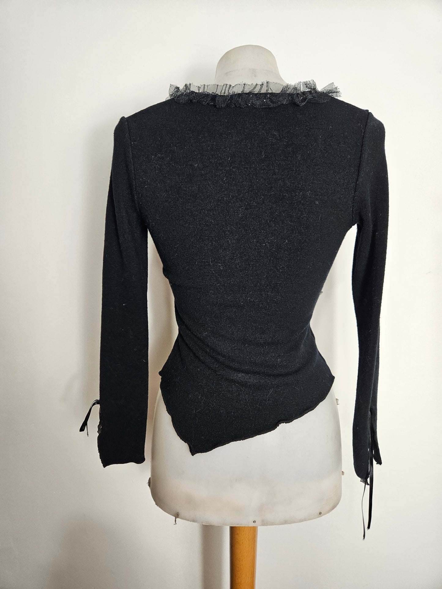 Pull noir à détails