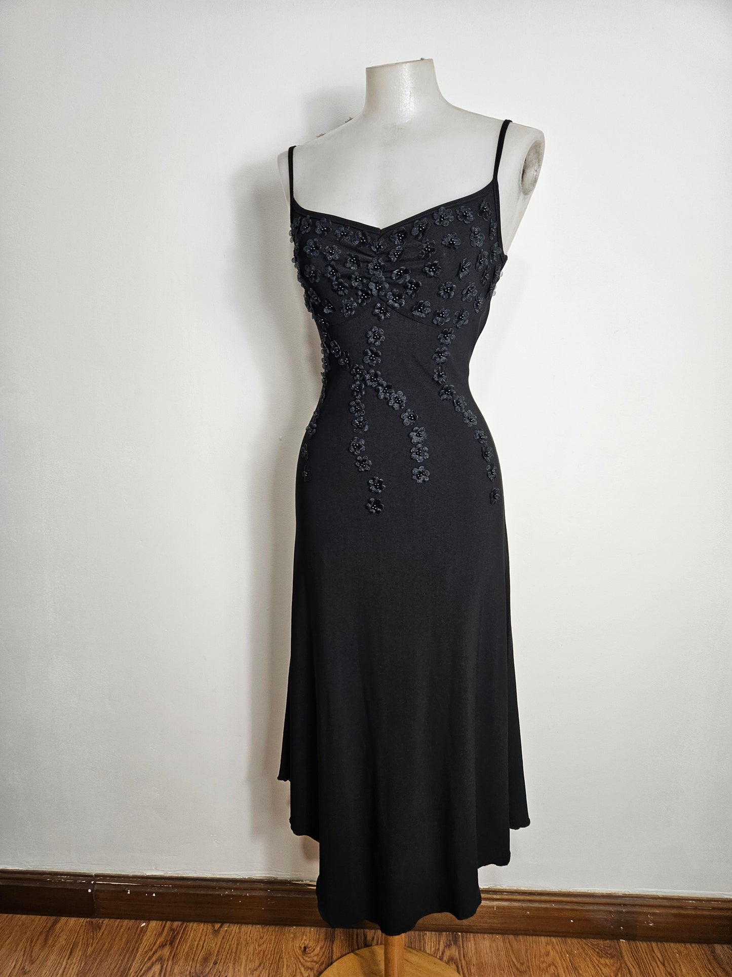 Vestido asimétrico bordado con flores