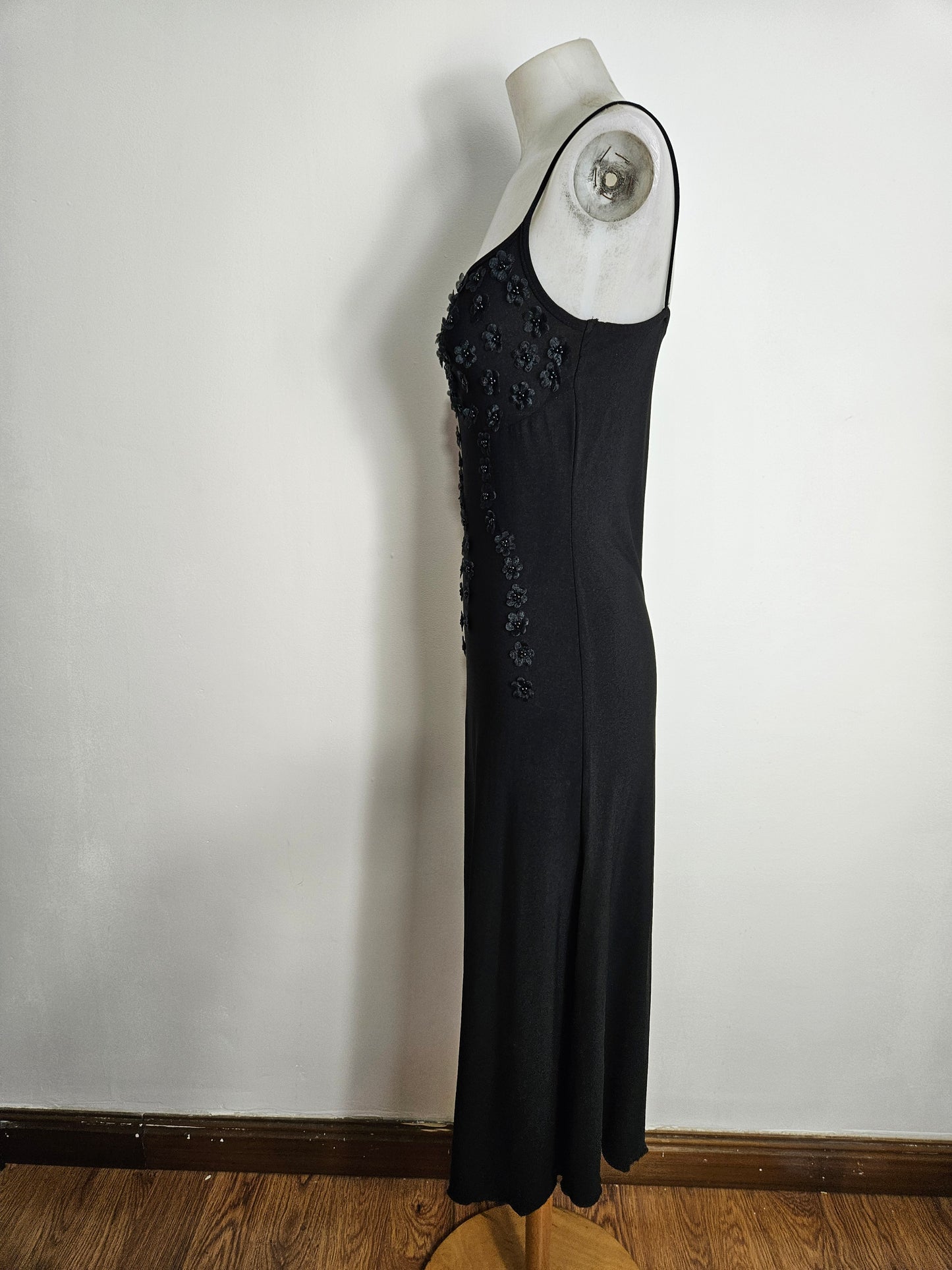 Vestido asimétrico bordado con flores