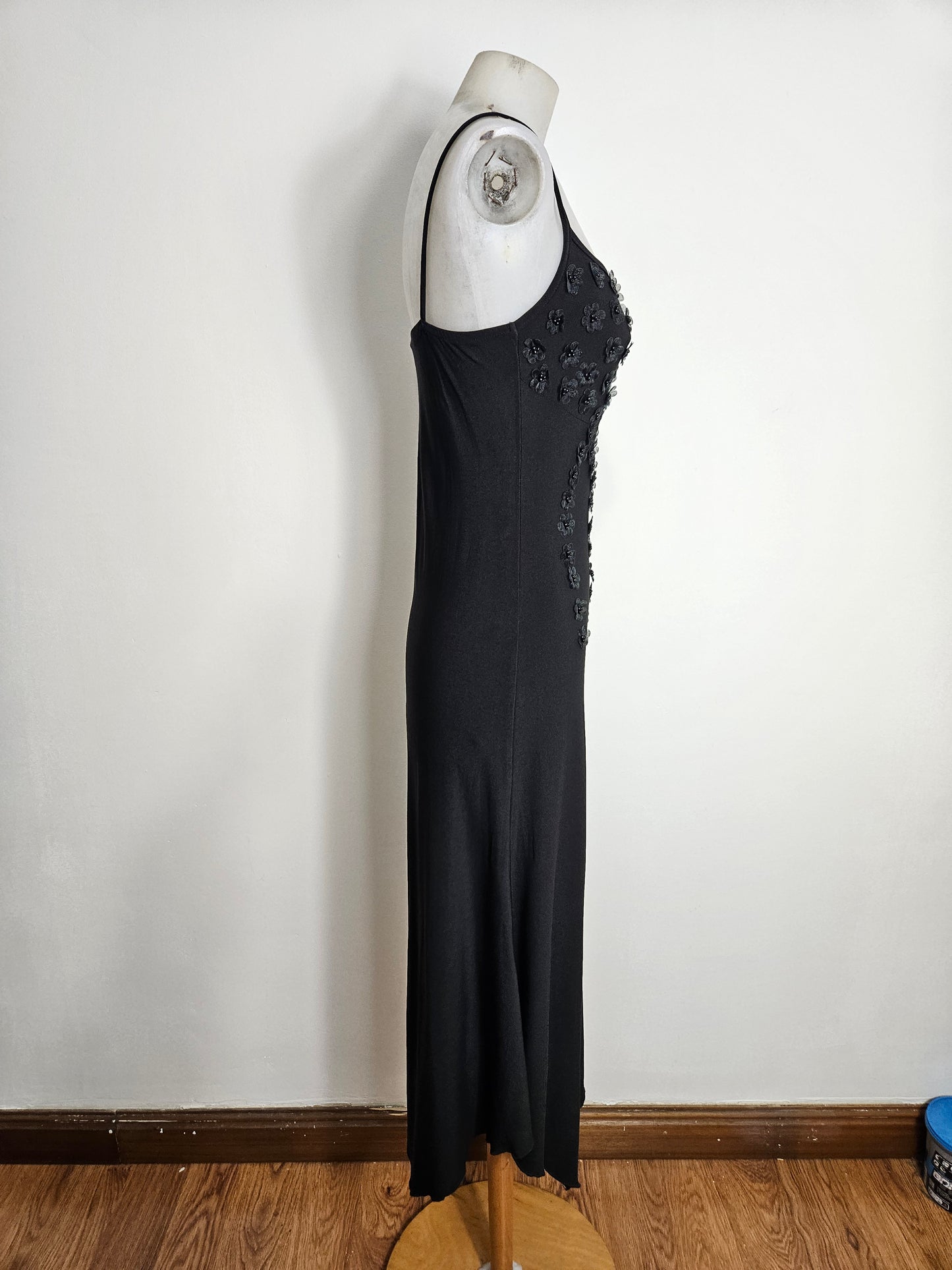 Vestido asimétrico bordado con flores