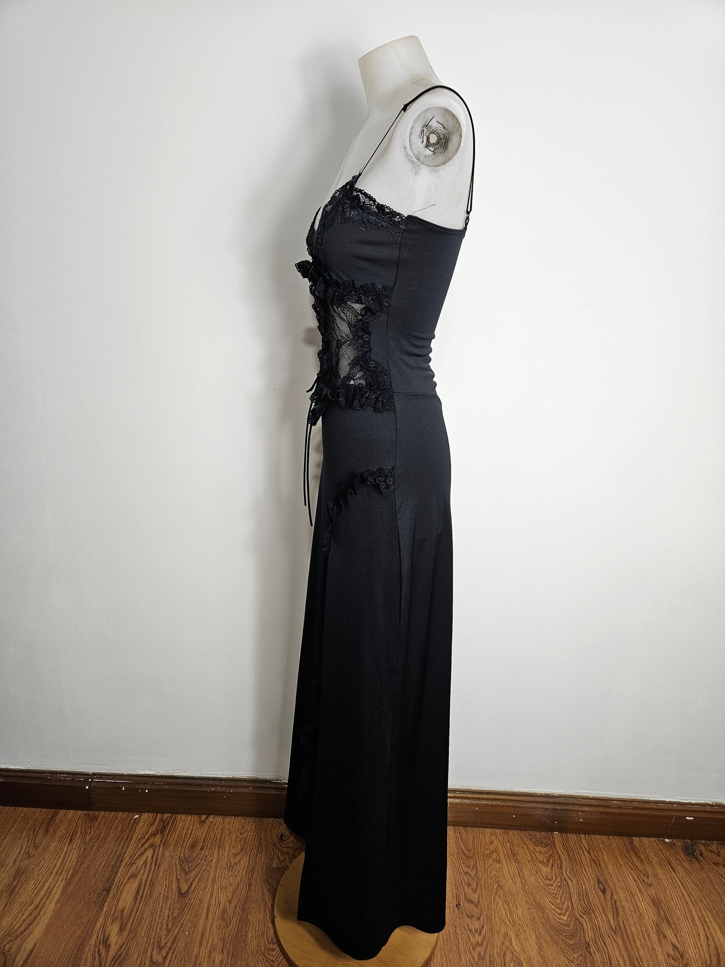 Robe noire dentelle et laçage