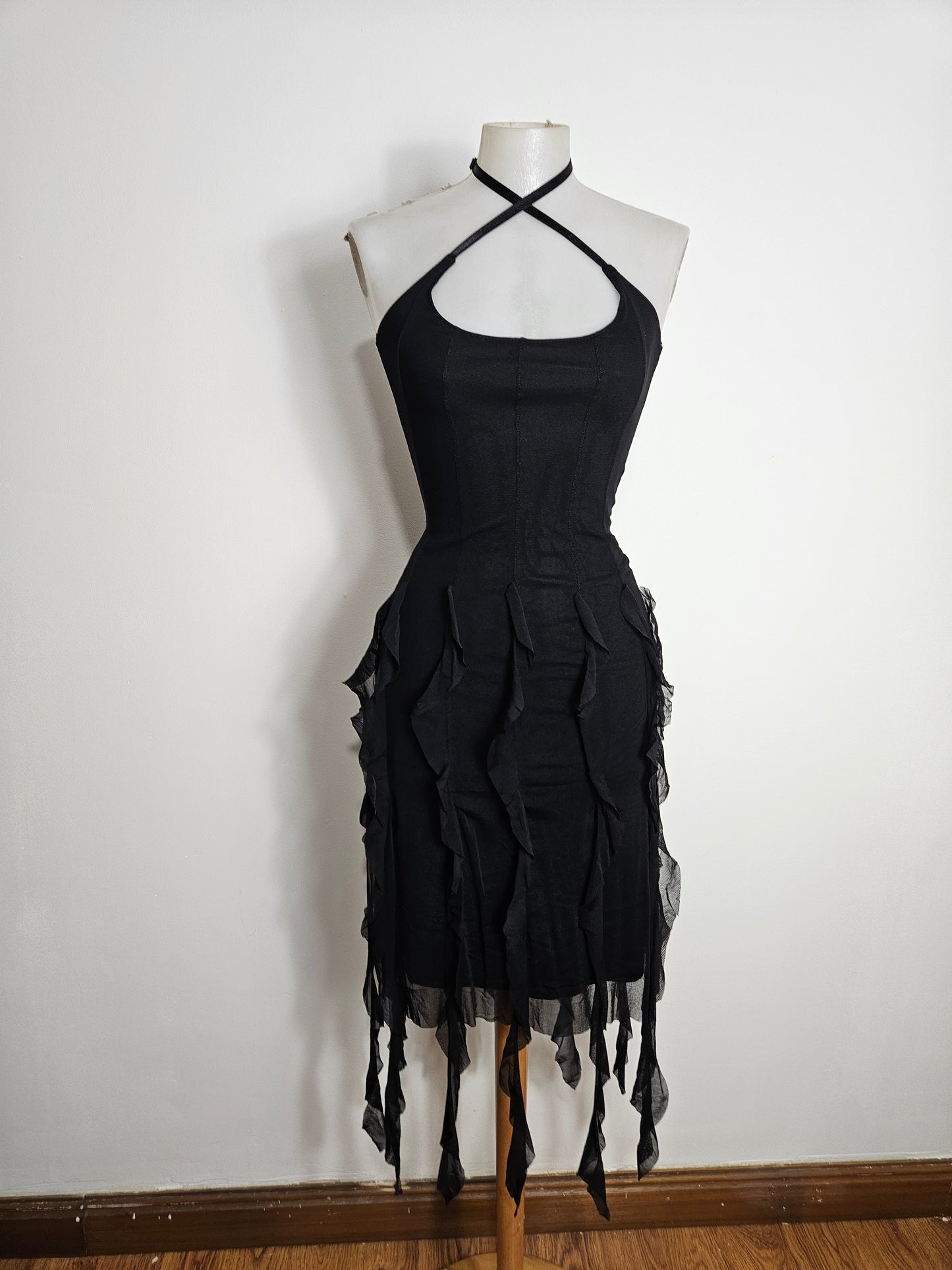 Vestido asimétrico de gasa con volantes
