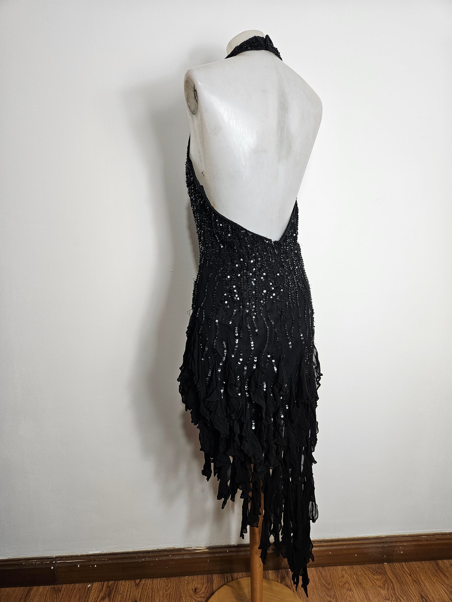 Robe en soie brodée de perles et sequins