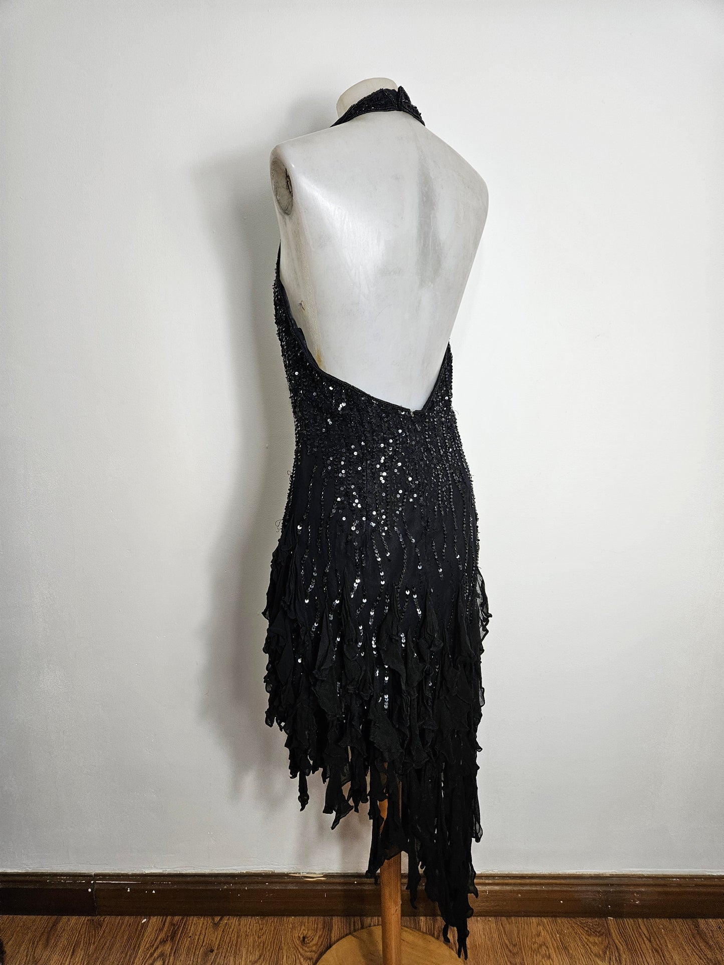 Robe en soie brodée de perles et sequins