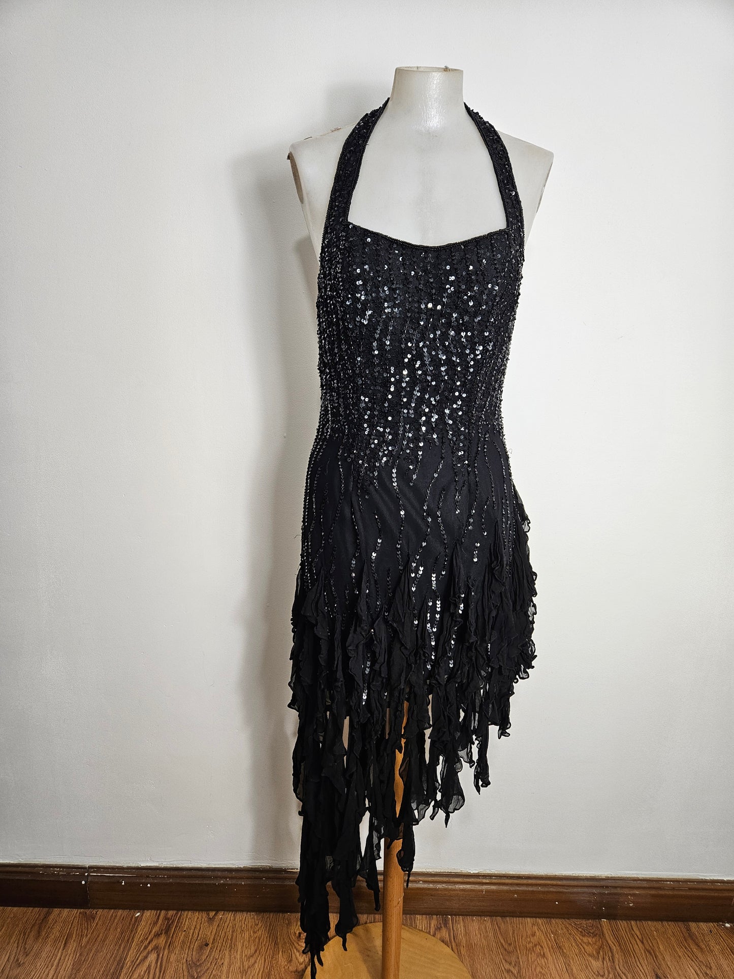 Robe en soie brodée de perles et sequins