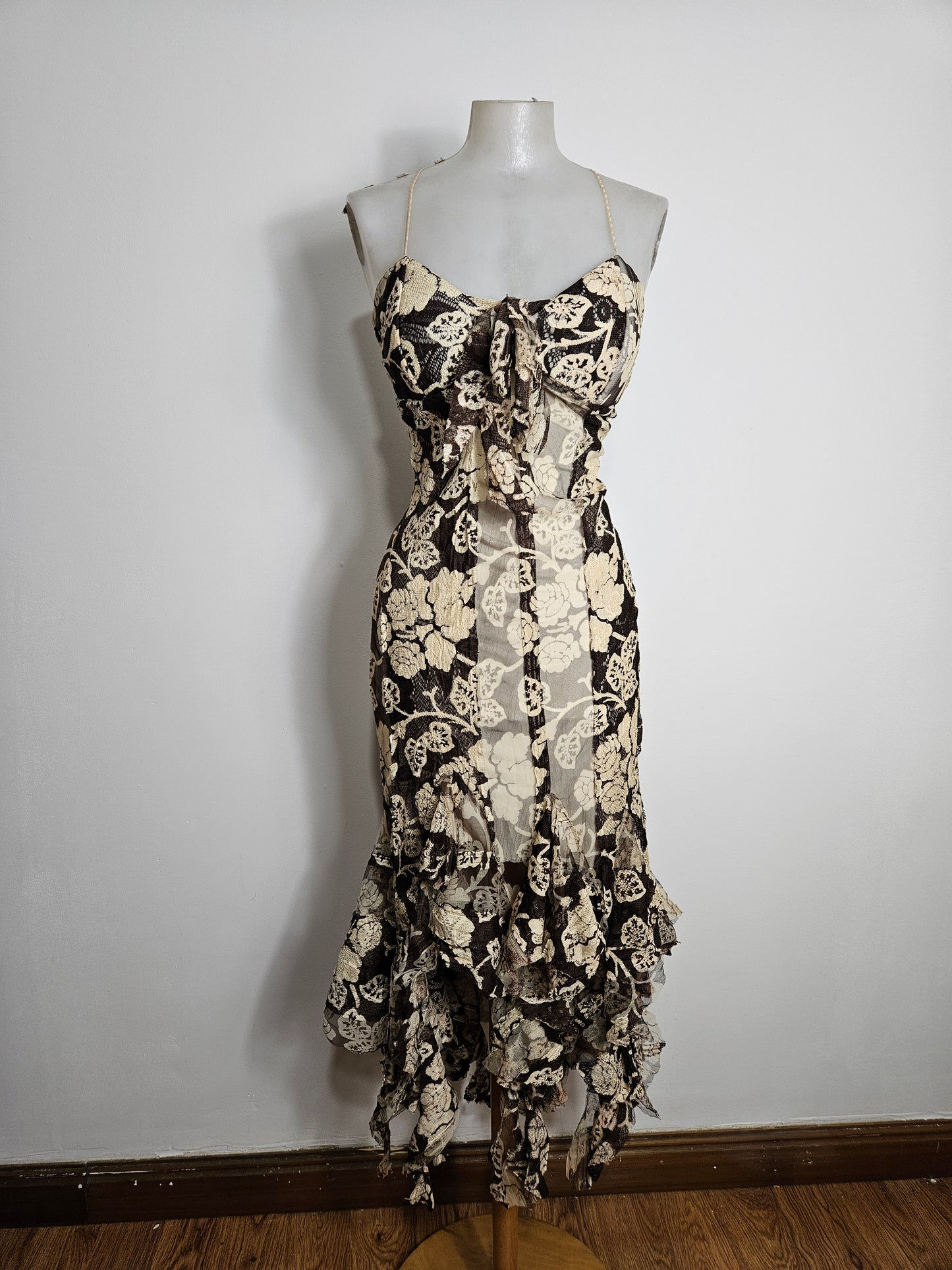 Robe dos nu en dentelle