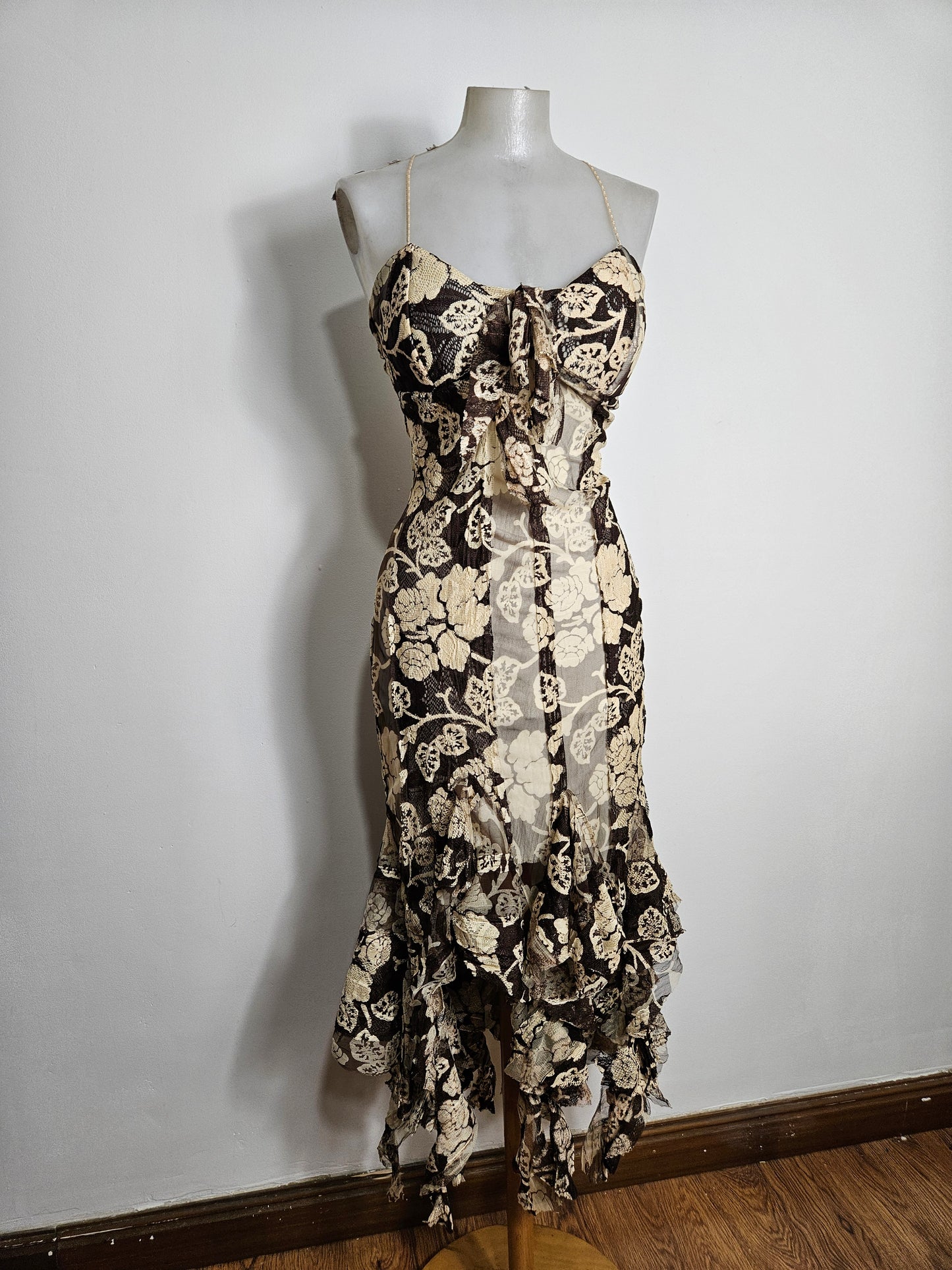 Robe dos nu en dentelle