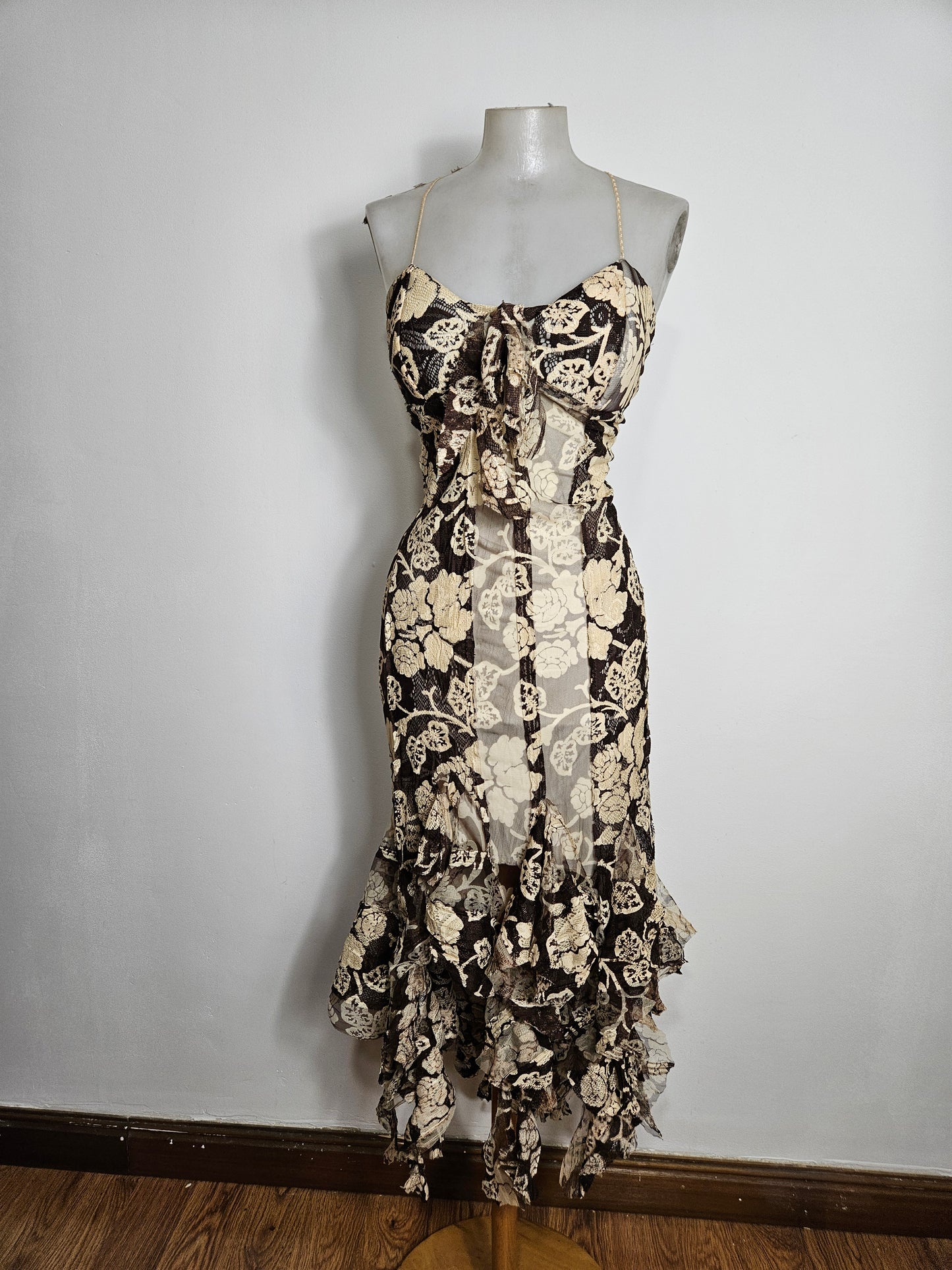 Robe dos nu en dentelle