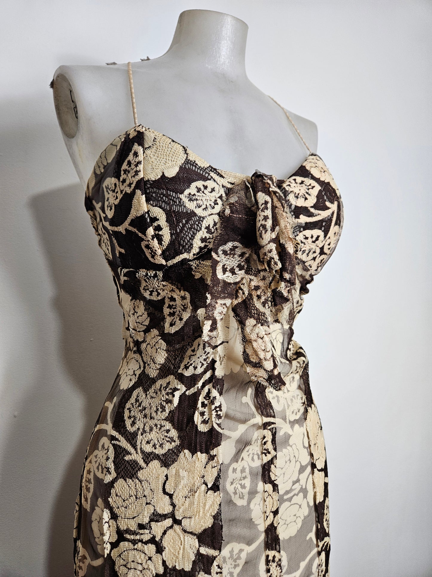 Robe dos nu en dentelle