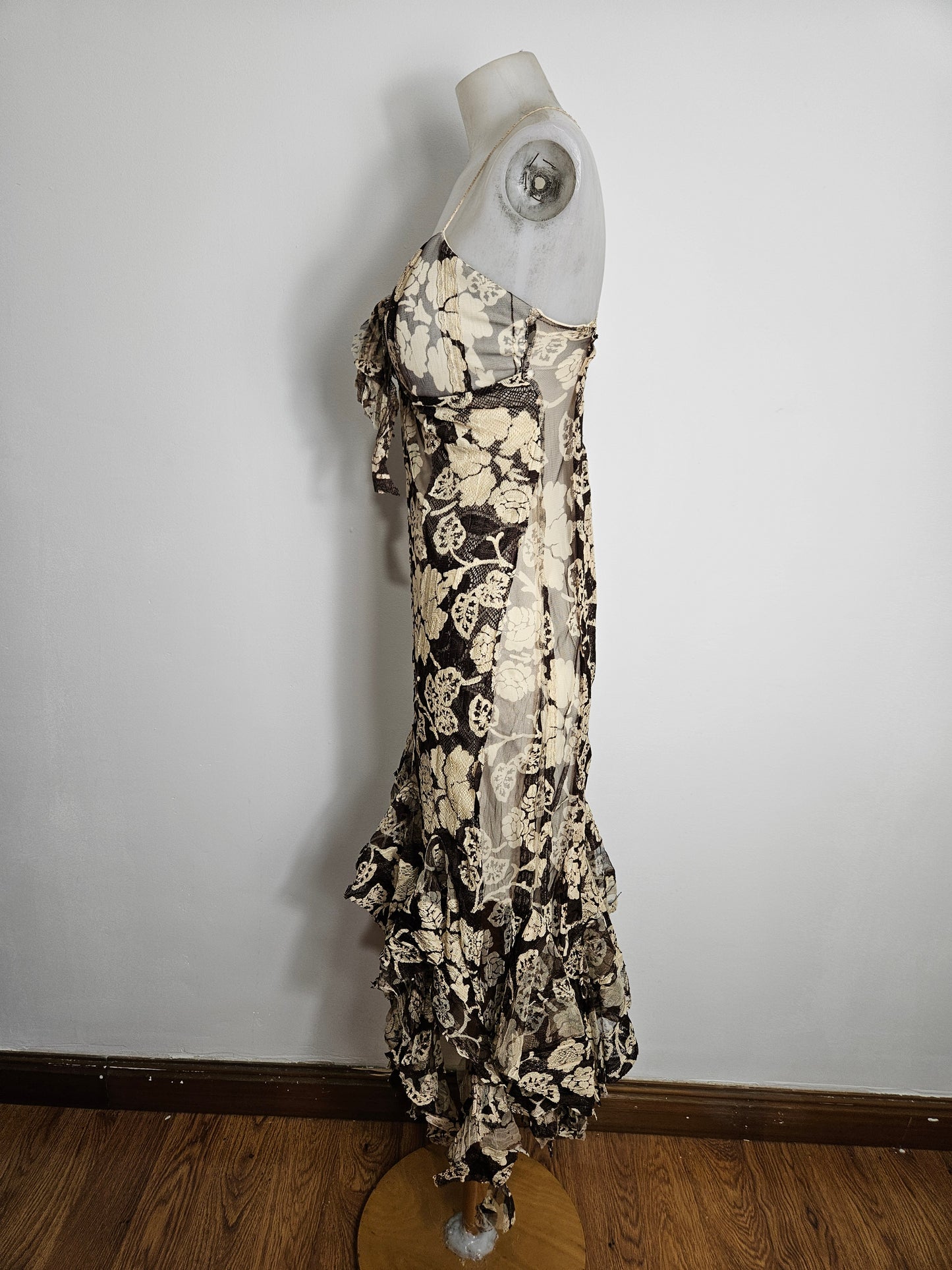 Robe dos nu en dentelle