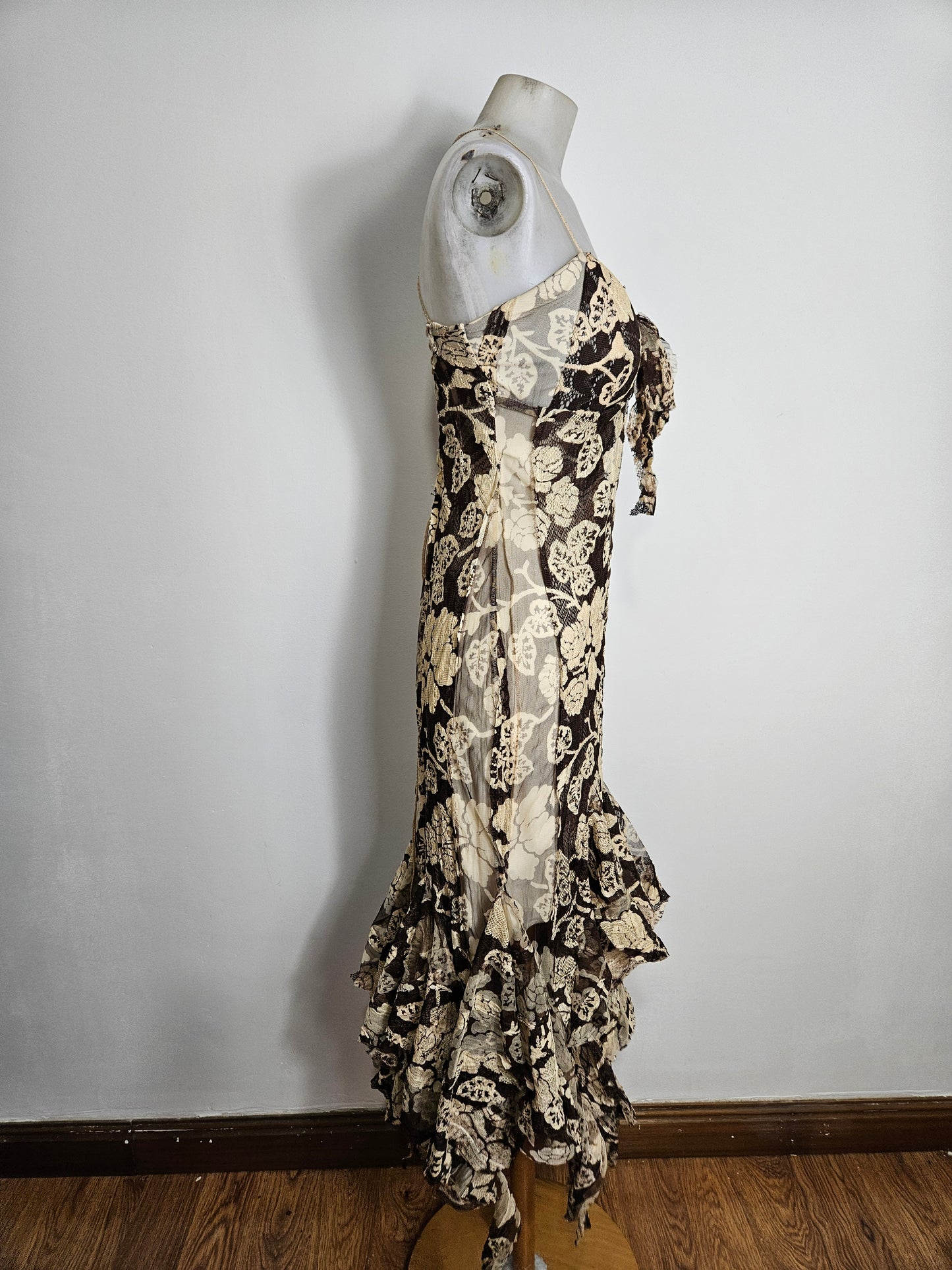 Robe dos nu en dentelle