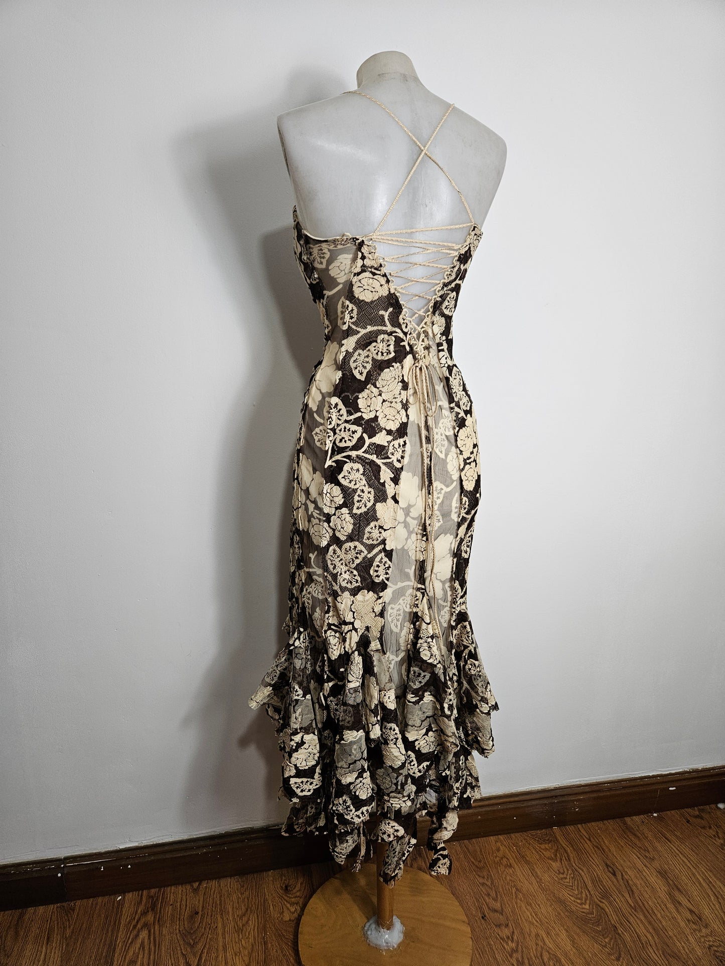 Robe dos nu en dentelle