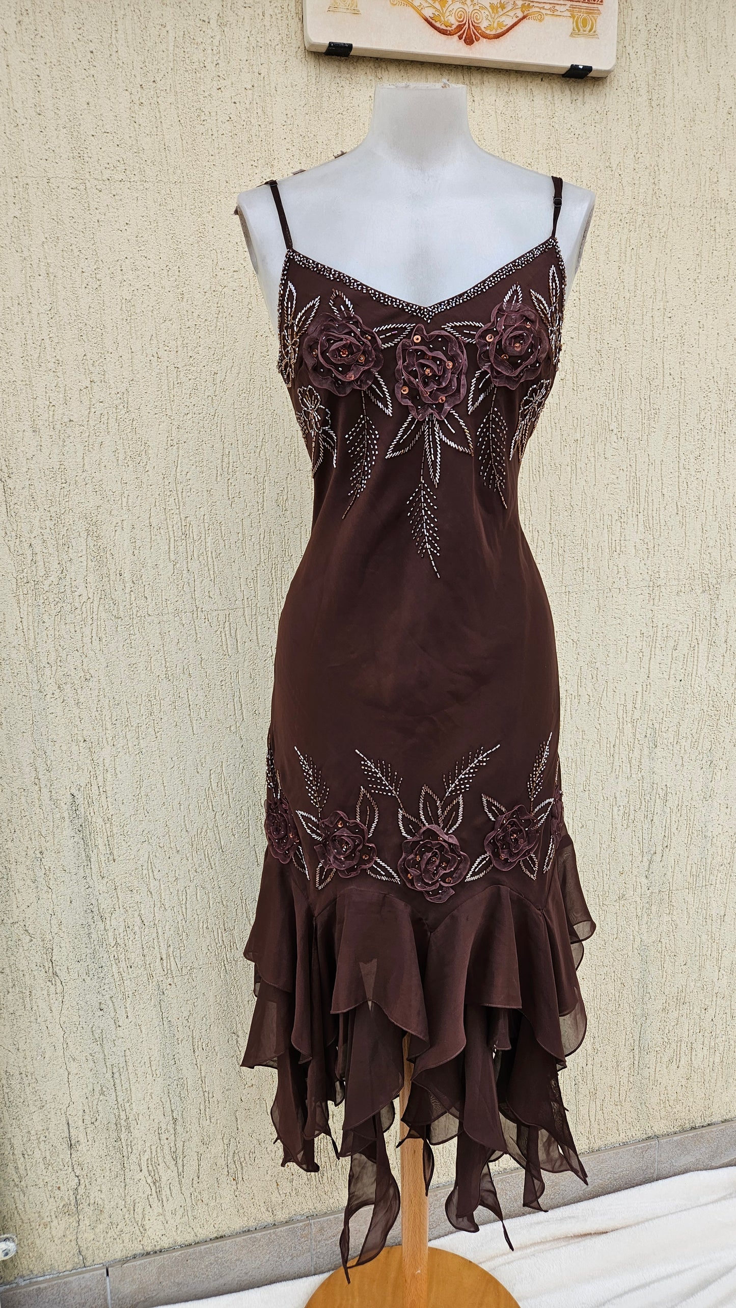 Robe asymétrique en voile brodée