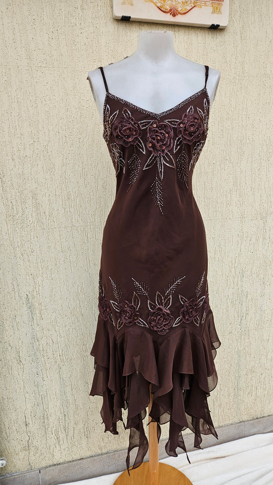 Robe asymétrique en voile brodée
