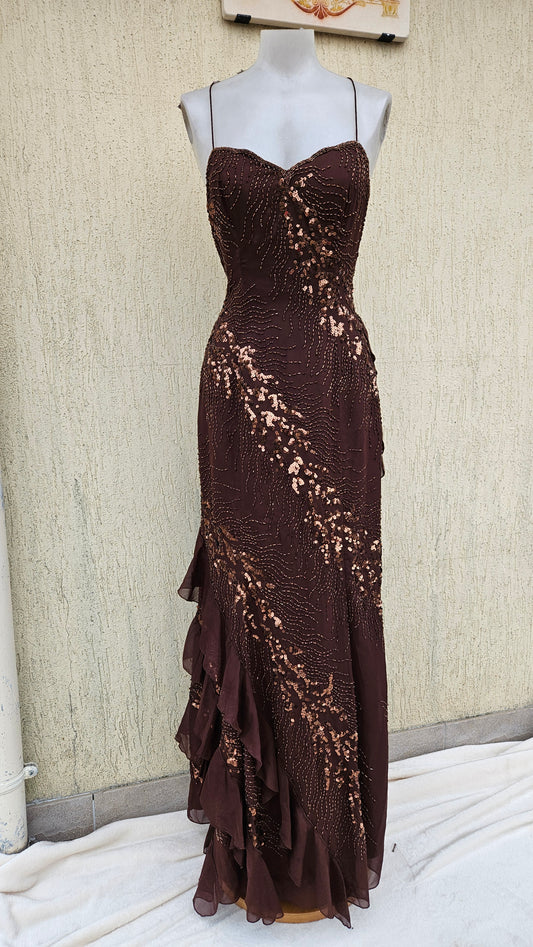Maxi robe marron brodée de sequins