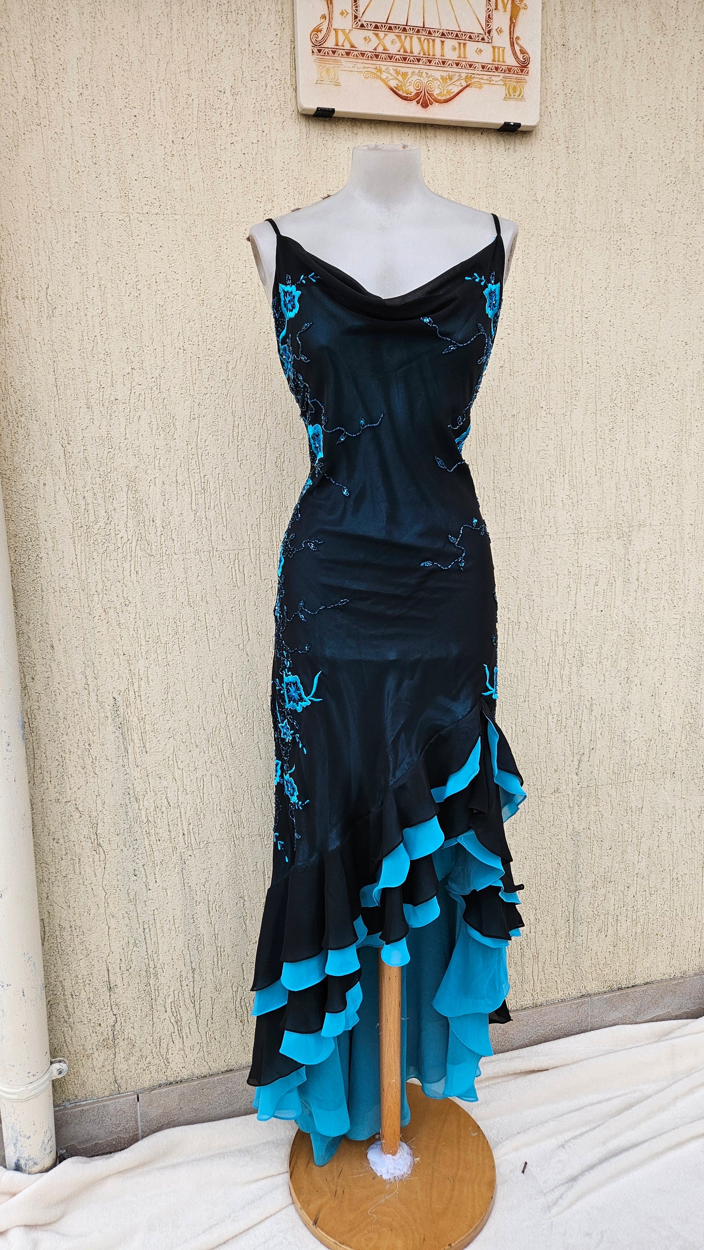 Robe en voile brodé bleue et noire