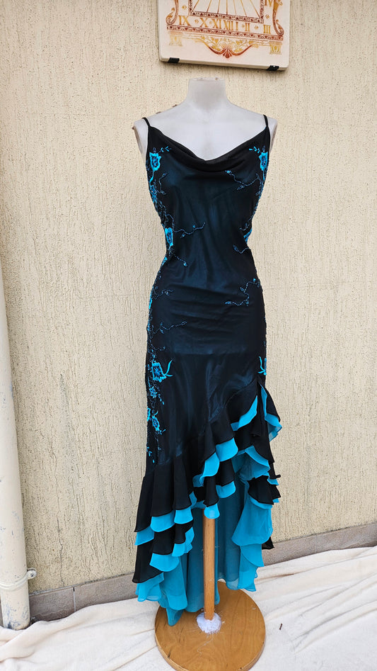 Robe en voile brodé bleue et noire