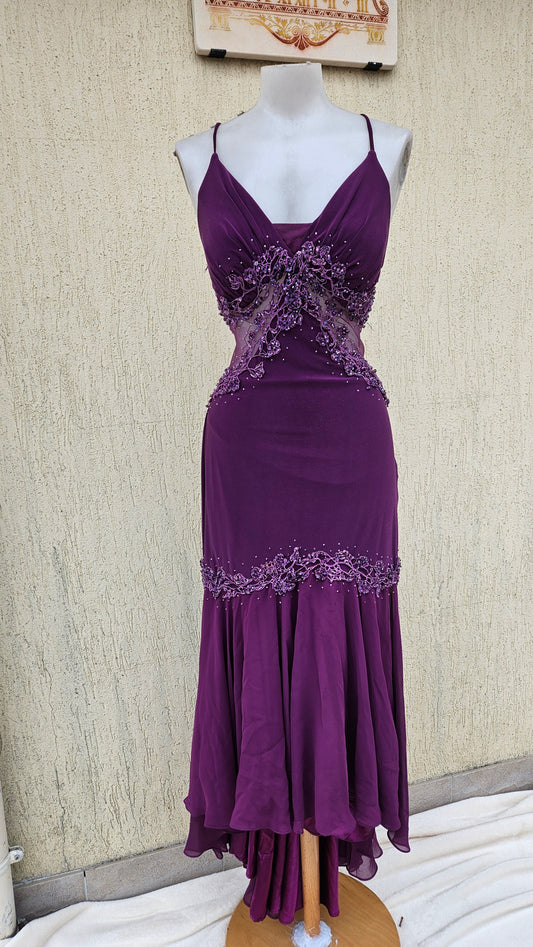 Vestido asimétrico morado bordado