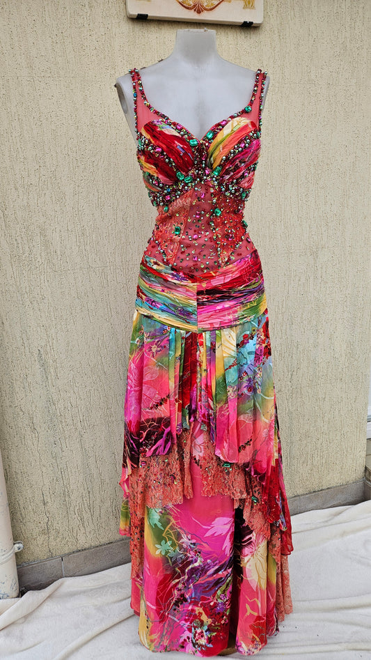 Robe arc en ciel brodée
