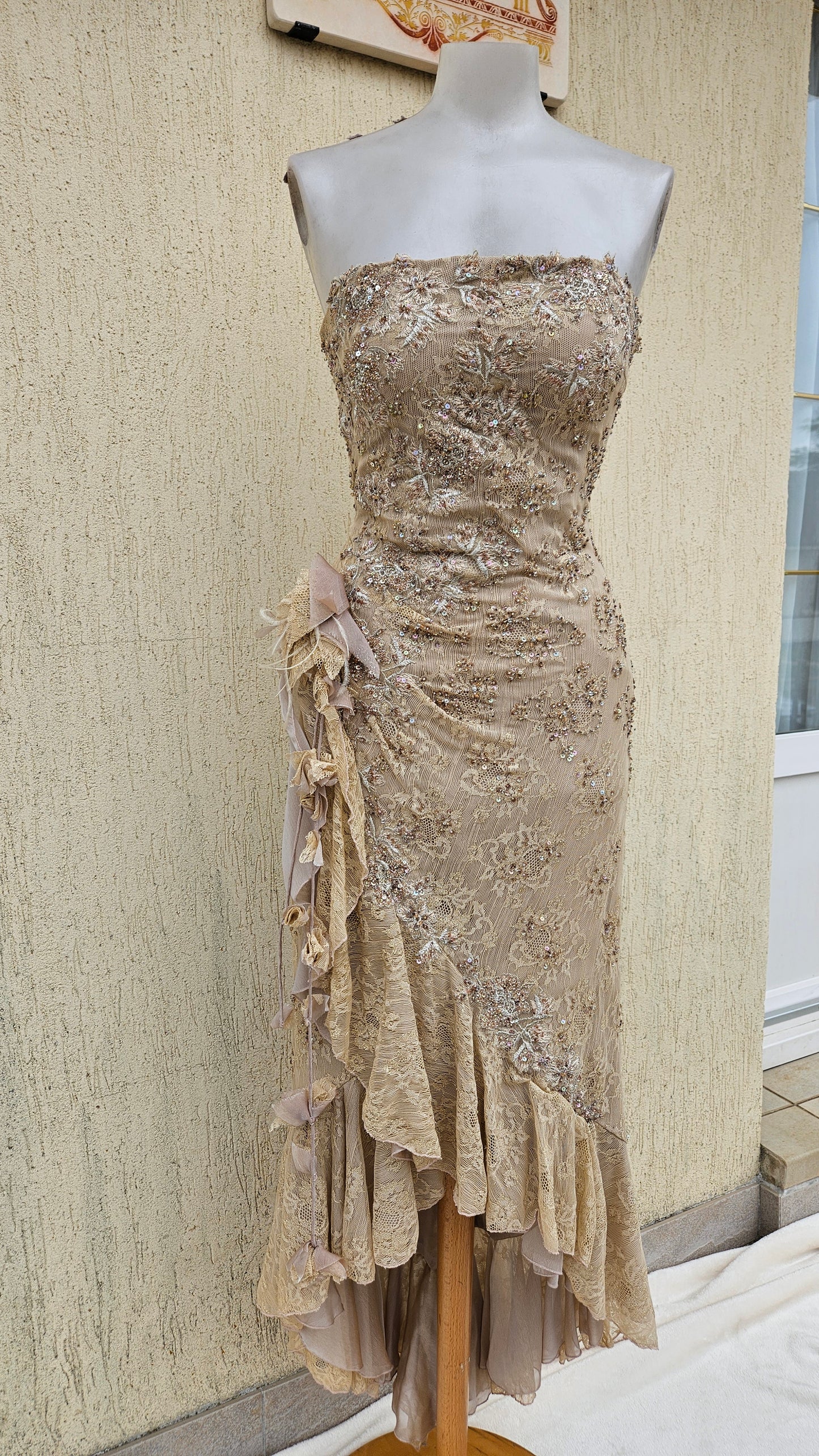 Robe bustier beige en dentelle