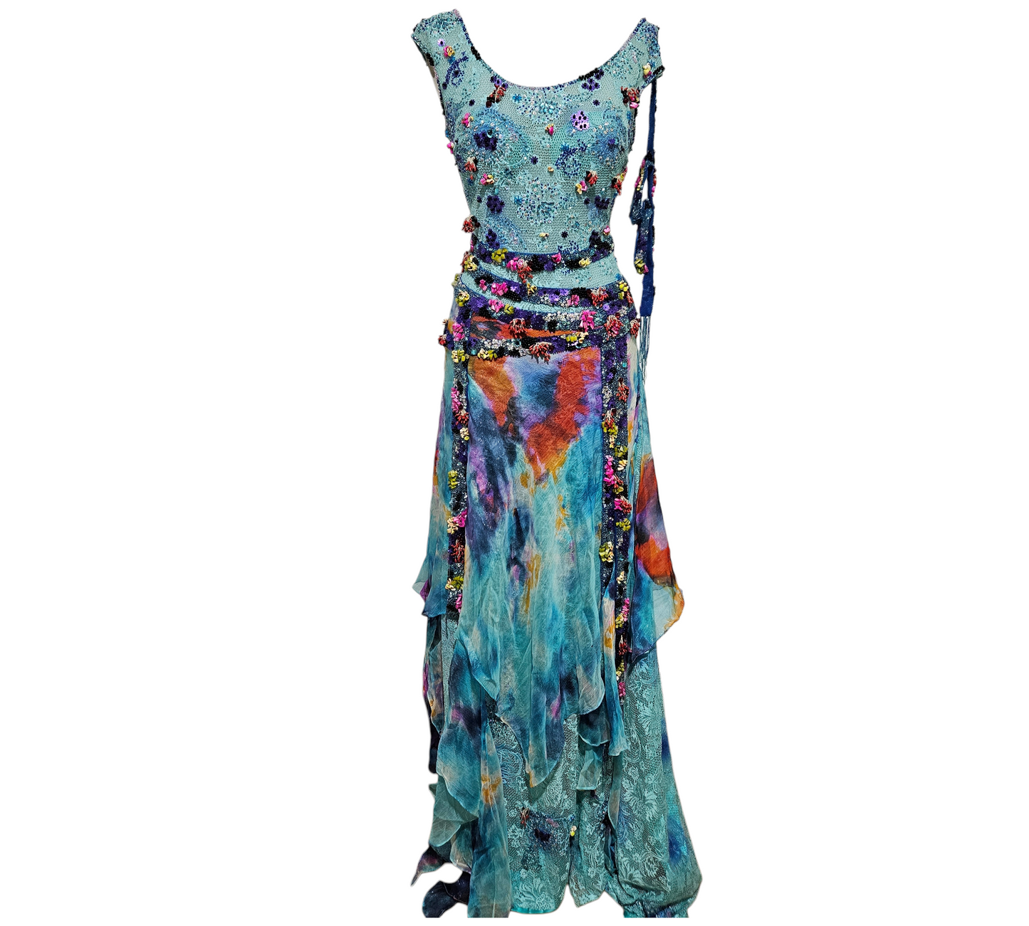 Robe en soie et broderies tons bleus