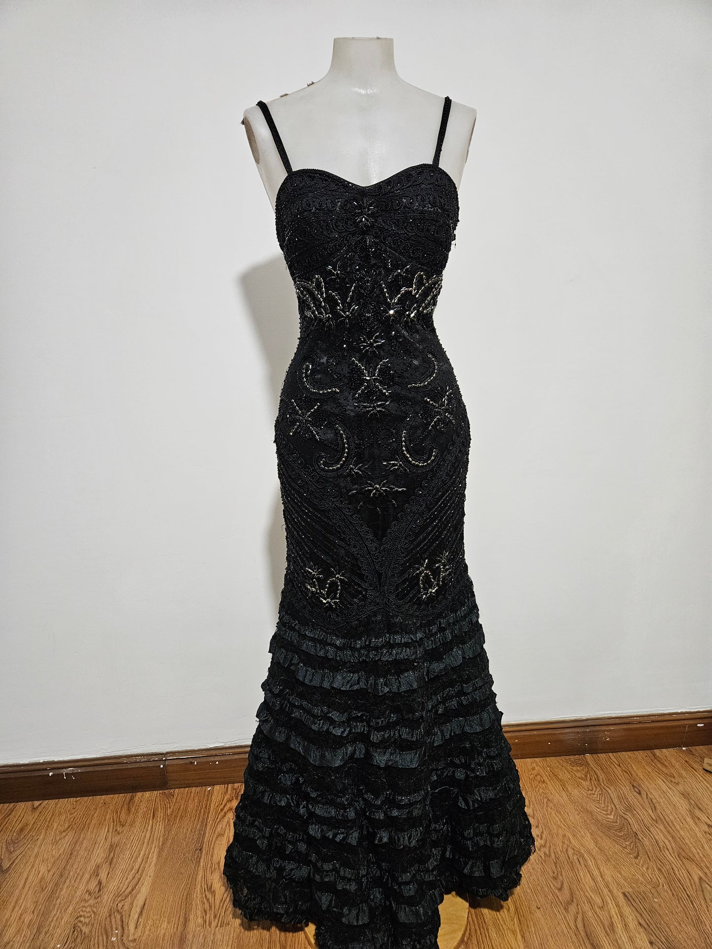 Robe maxi noire brodée