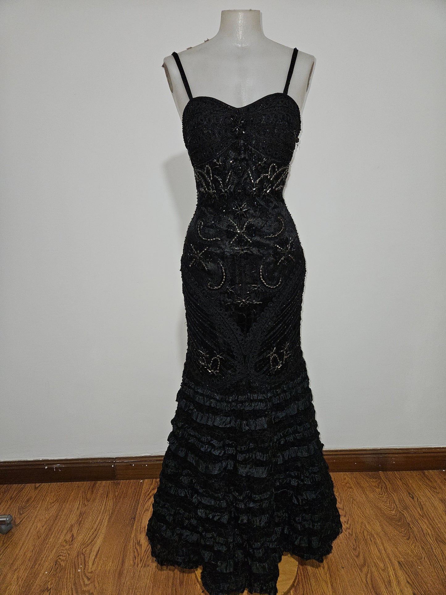 Robe maxi noire brodée