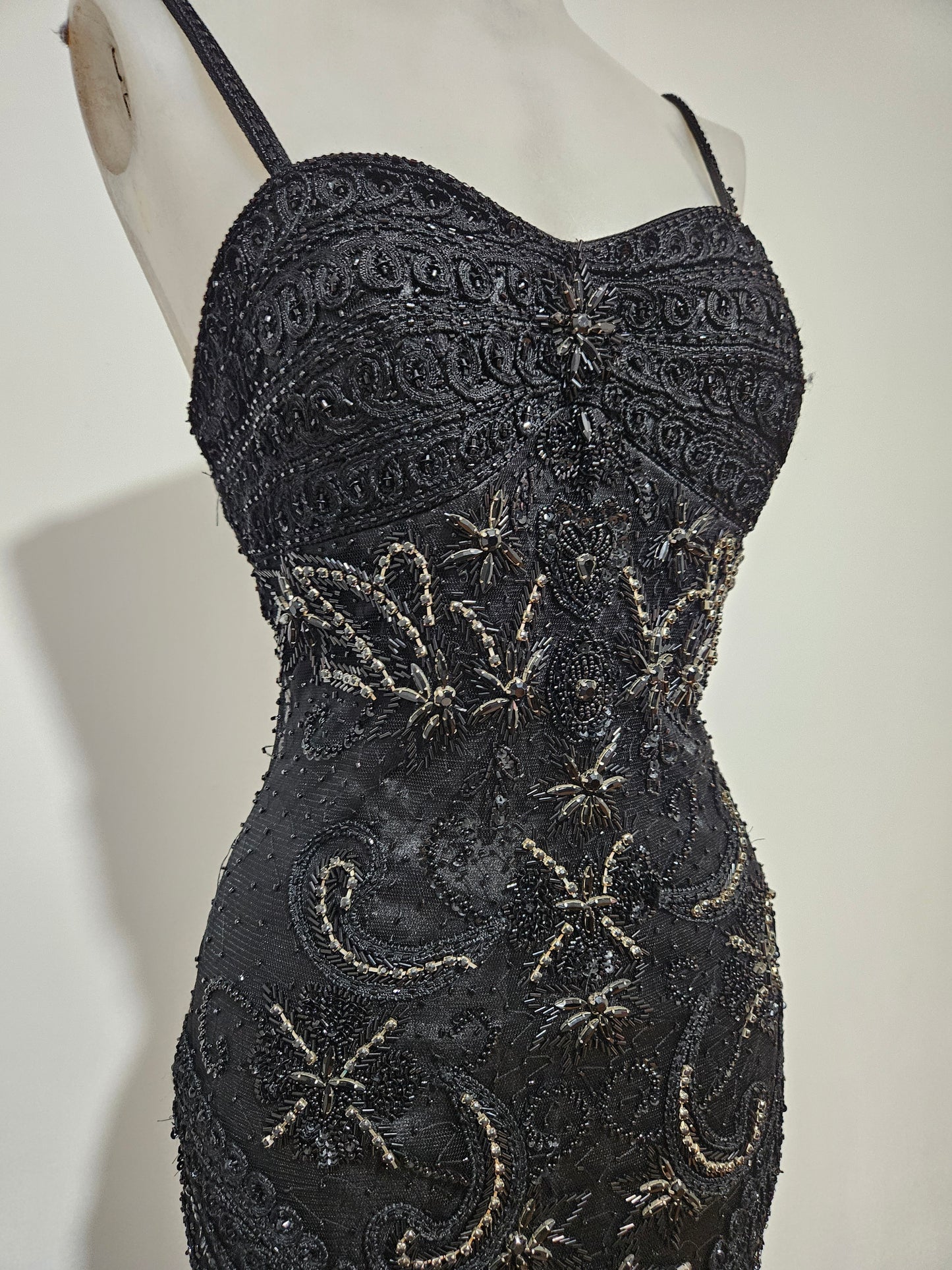 Robe maxi noire brodée