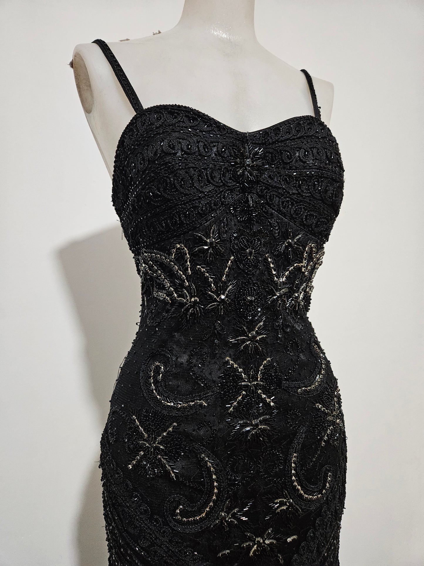 Robe maxi noire brodée