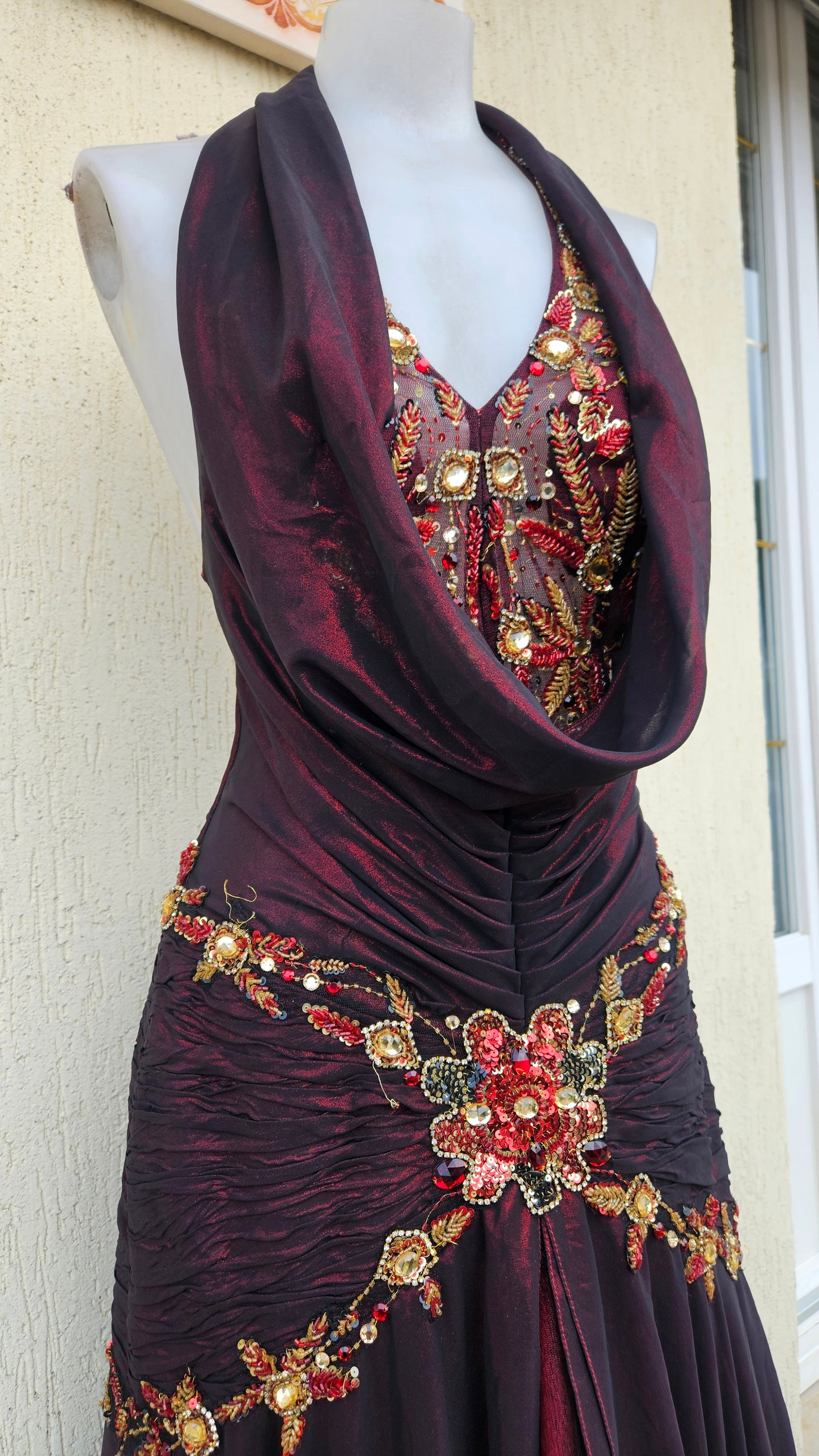 Maxi robe rouge brodée