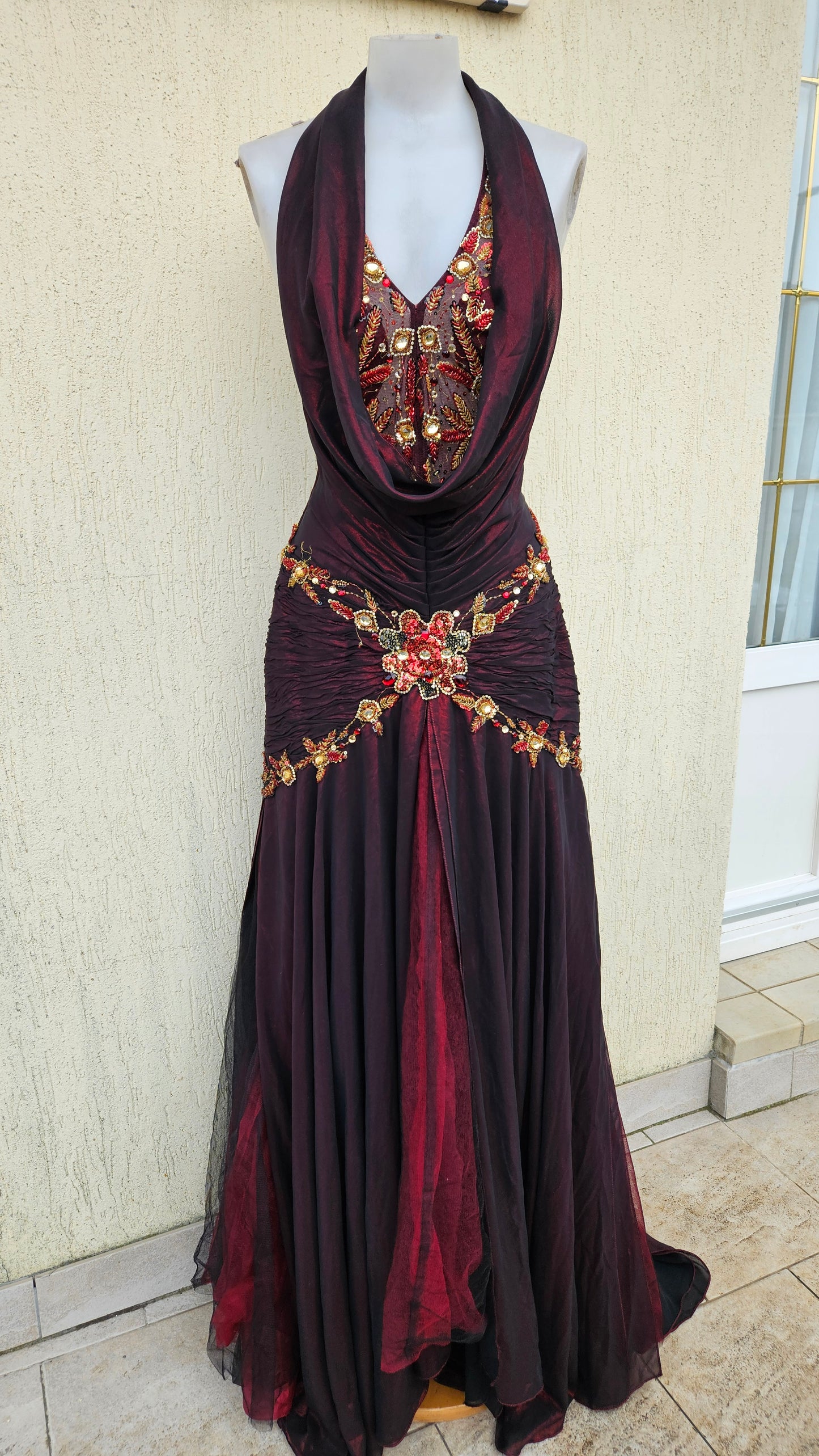 Maxi robe rouge brodée