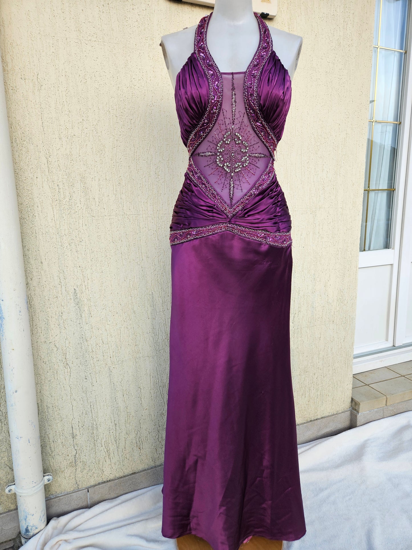 Robe satinée dos nu