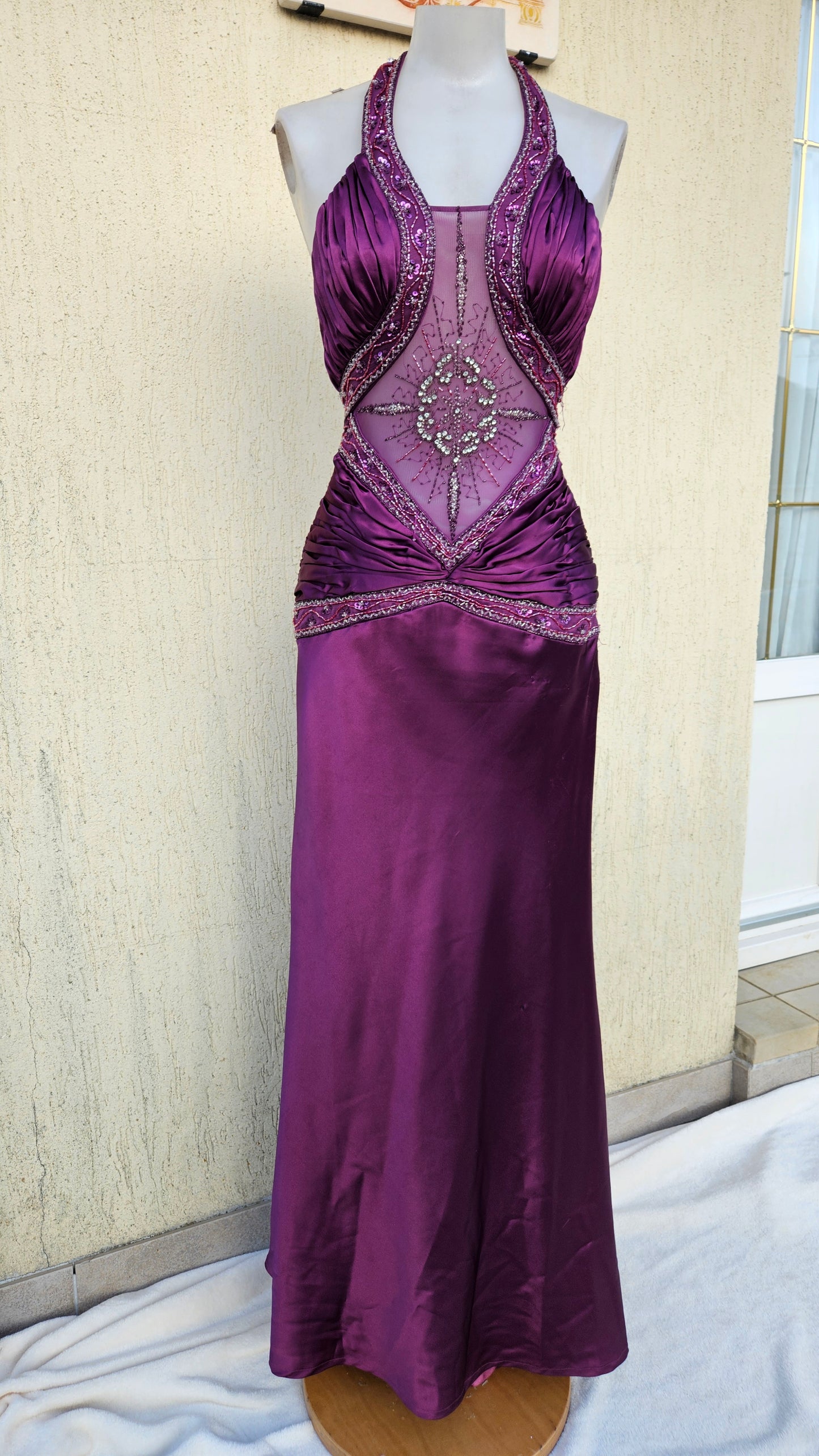 Robe satinée dos nu