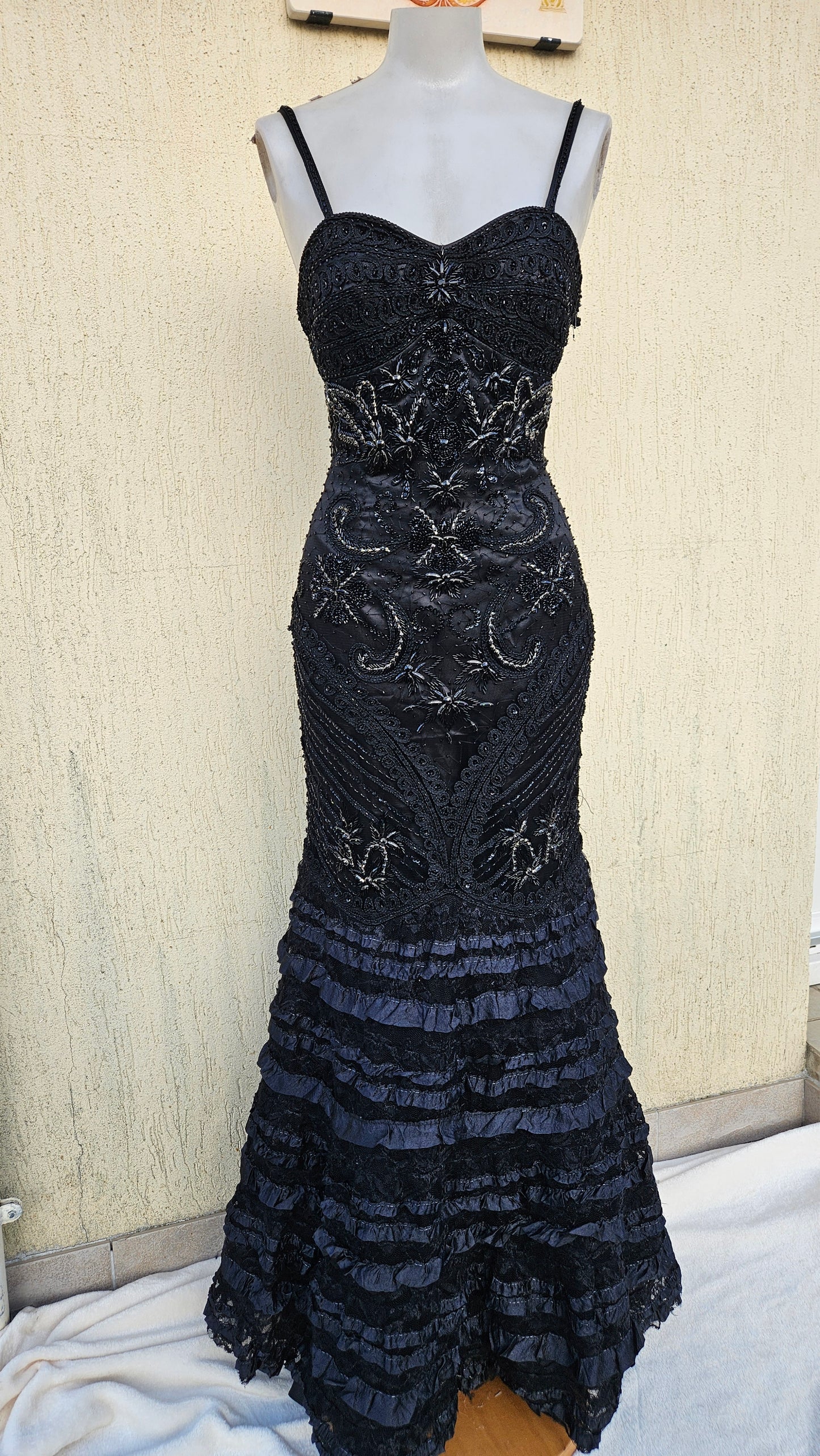 Robe maxi noire brodée