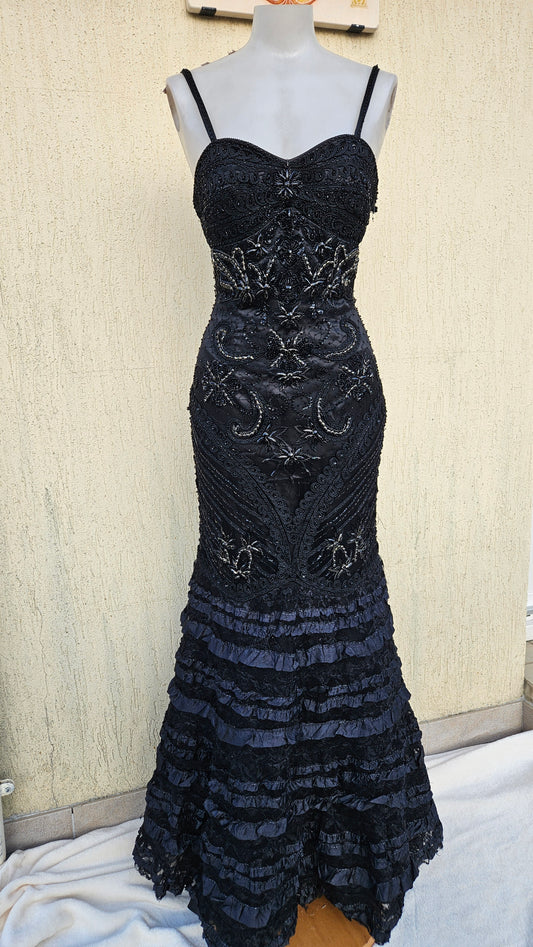 Robe maxi noire brodée