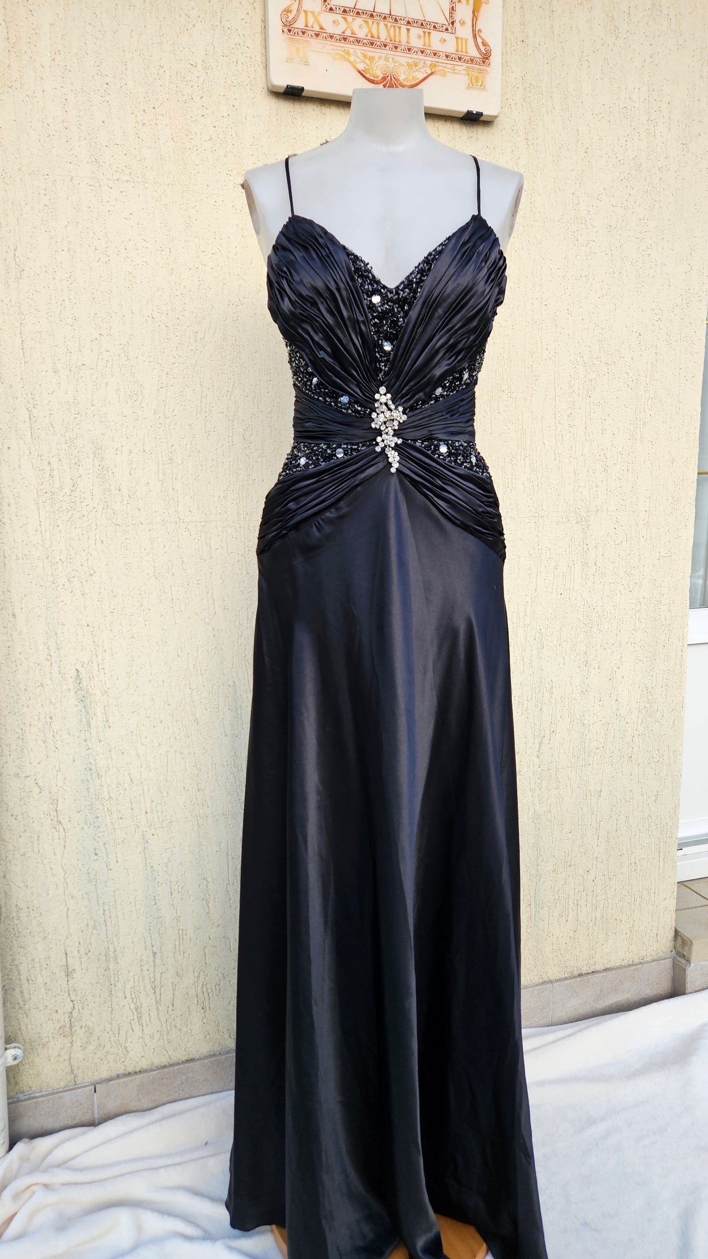 Maxi robe satinée brodé de perles