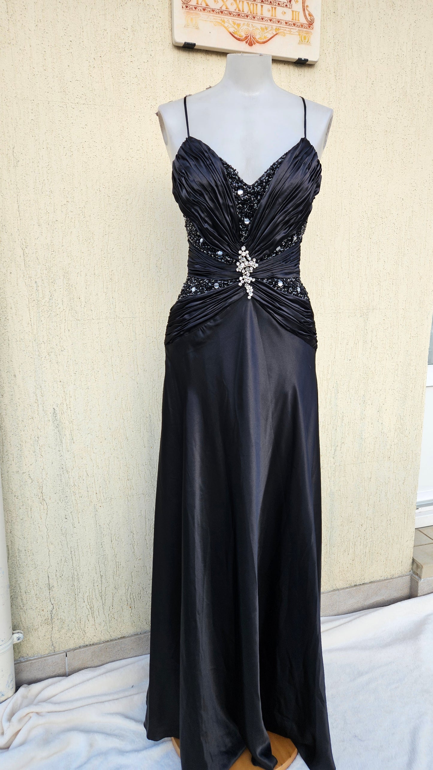 Maxi robe satinée brodé de perles