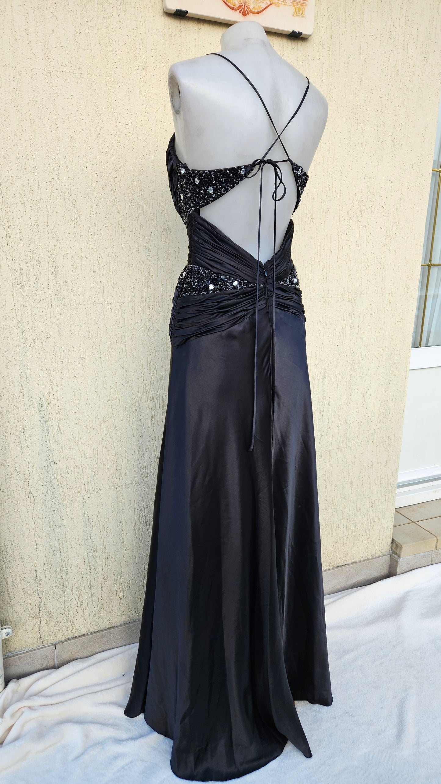 Maxi robe satinée brodé de perles