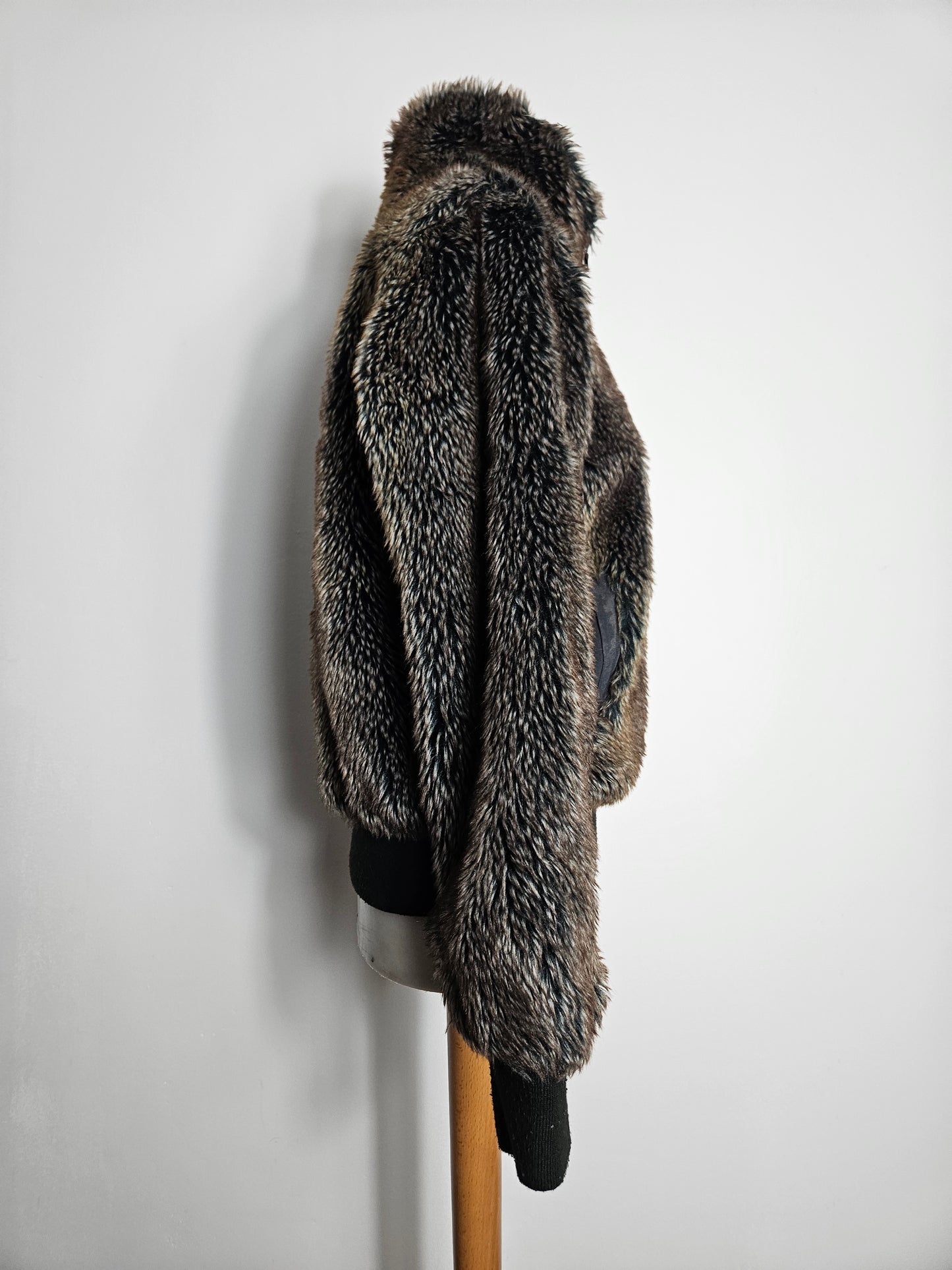 Manteau court en fausse fourrure