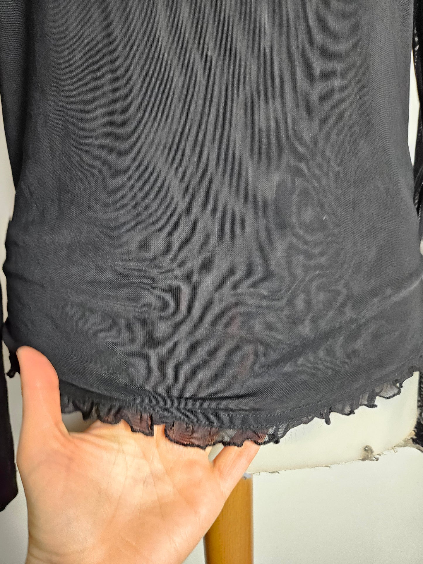 Haut noir en voile et dentelle