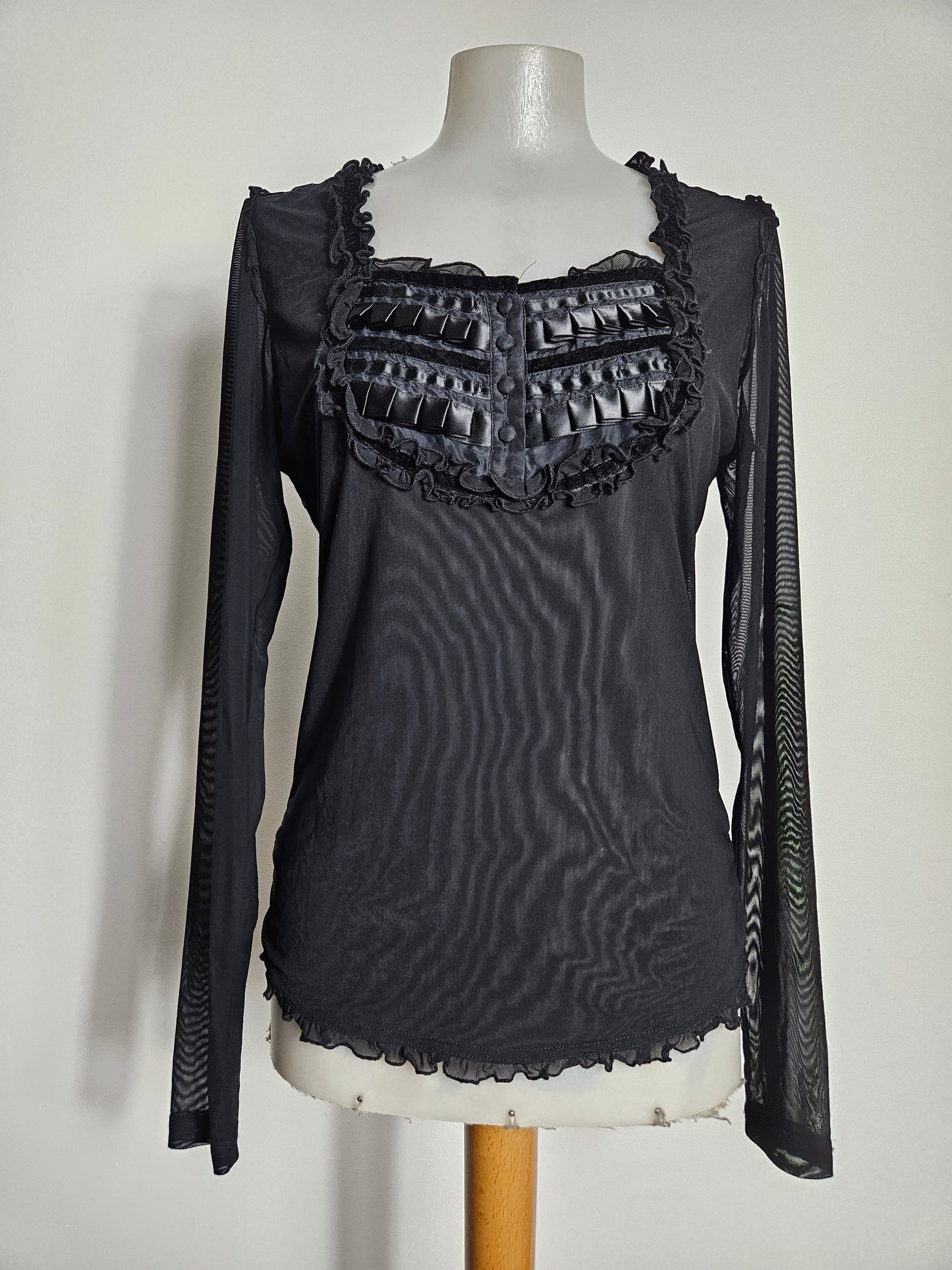 Haut noir en voile et dentelle