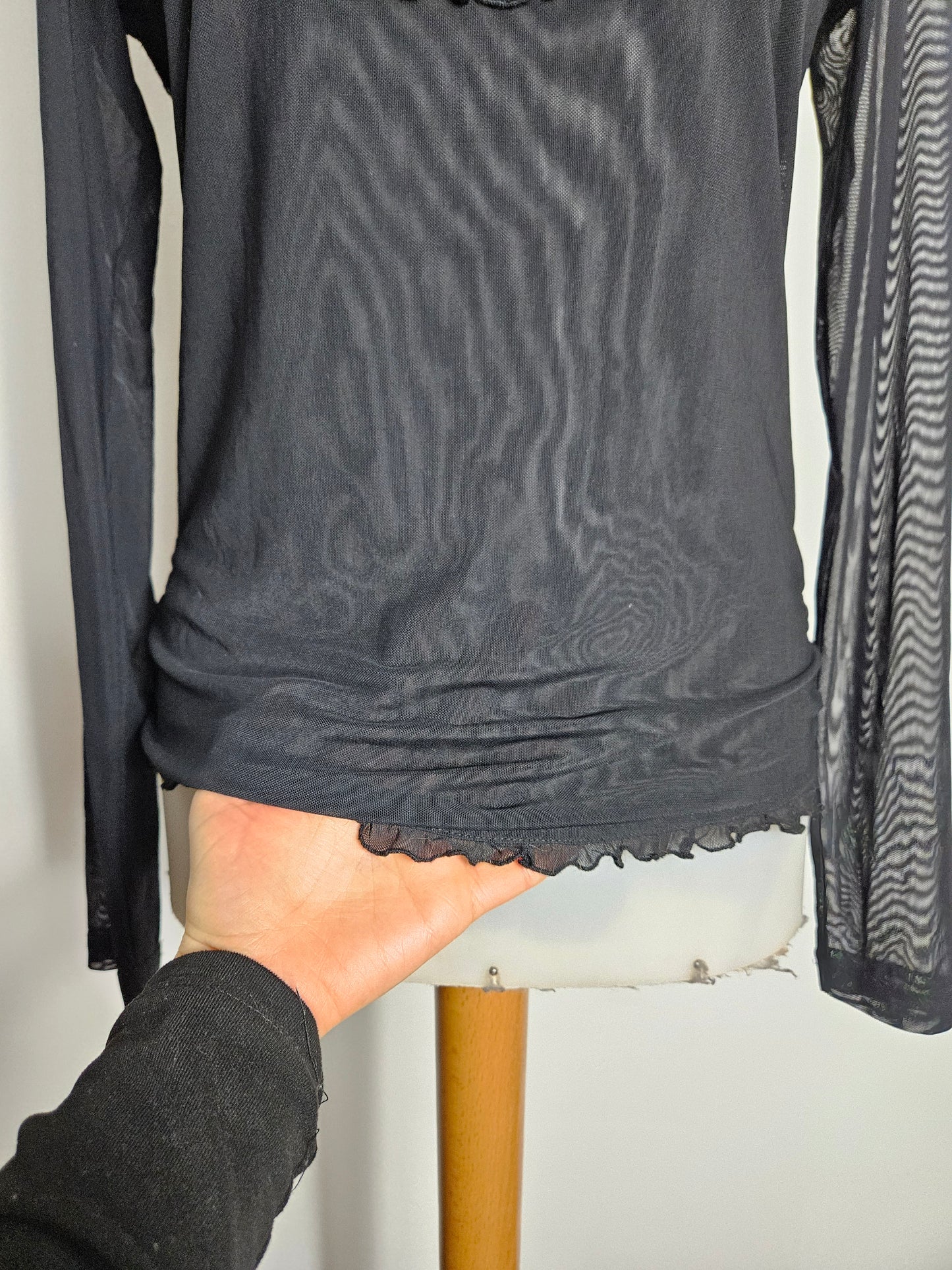 Haut noir en voile et dentelle