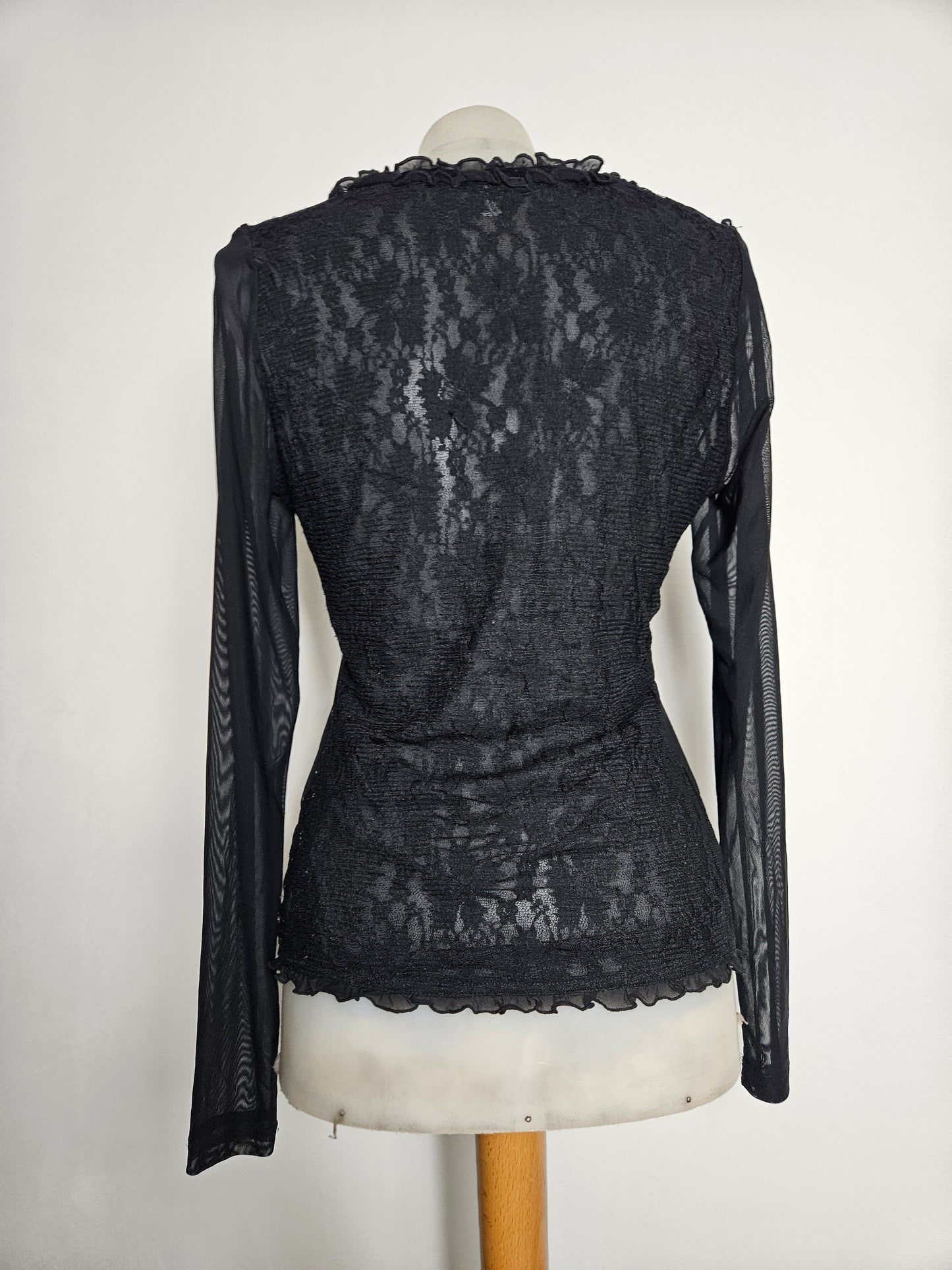 Haut noir en voile et dentelle