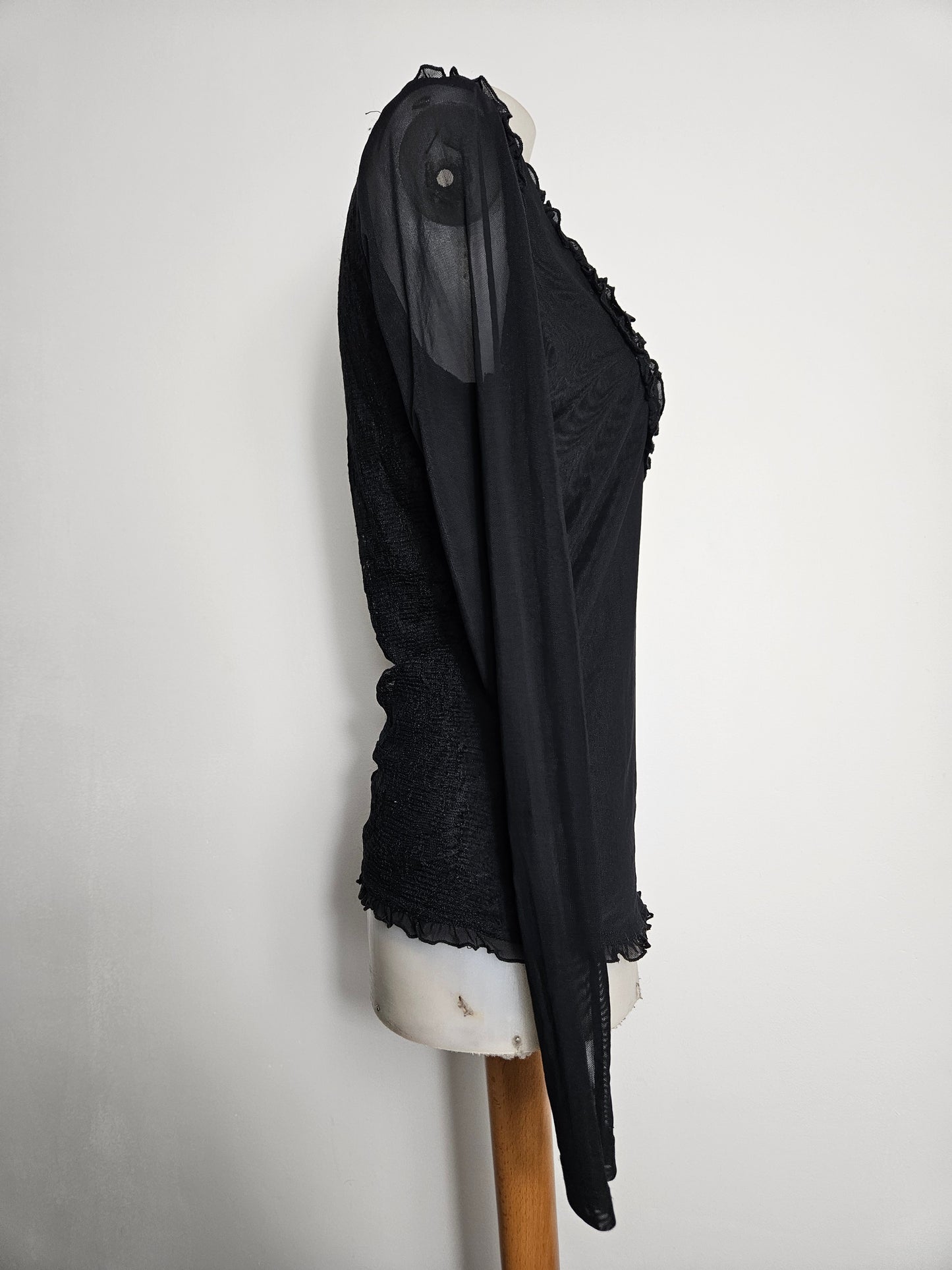 Haut noir en voile et dentelle