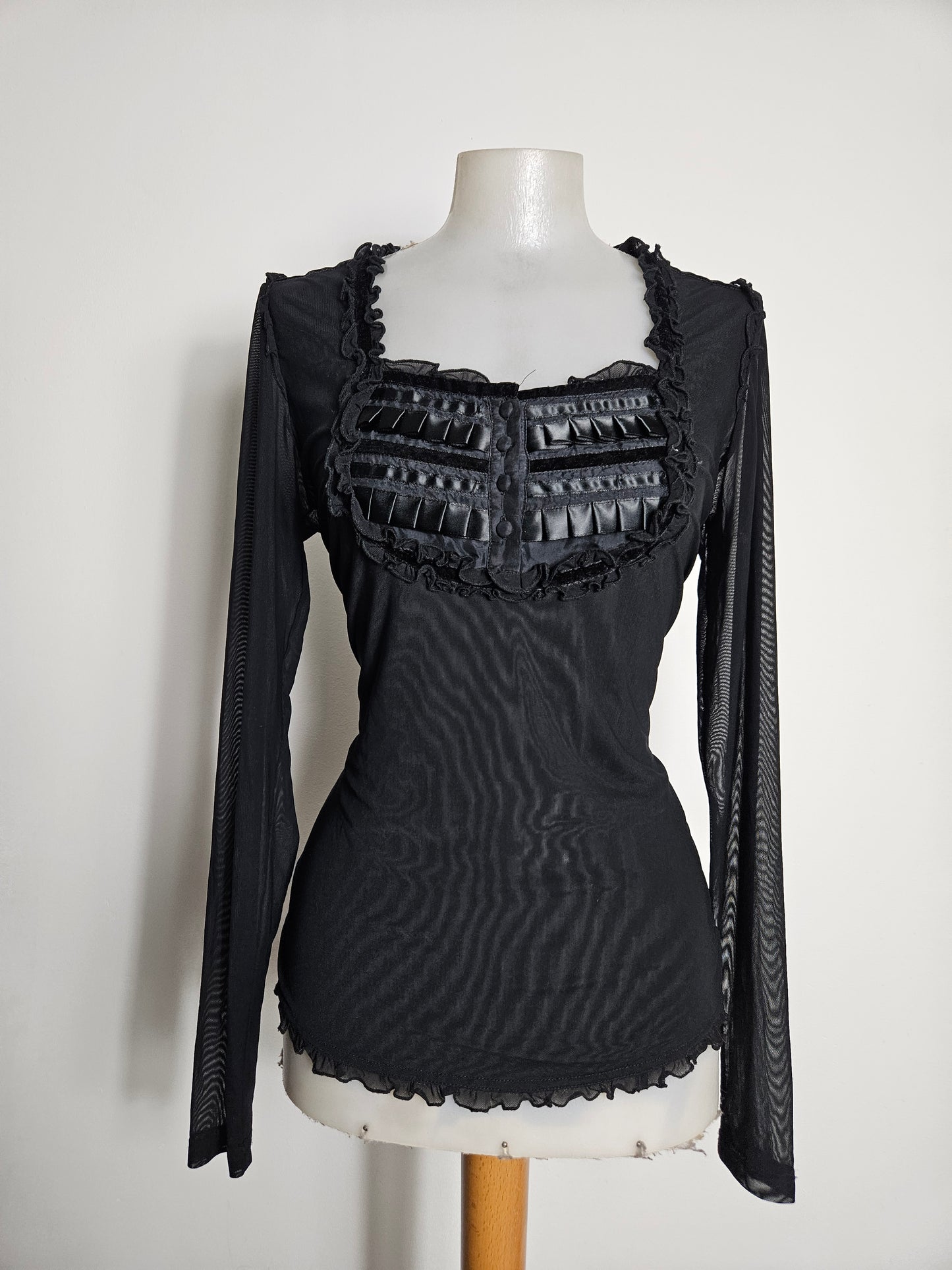 Haut noir en voile et dentelle