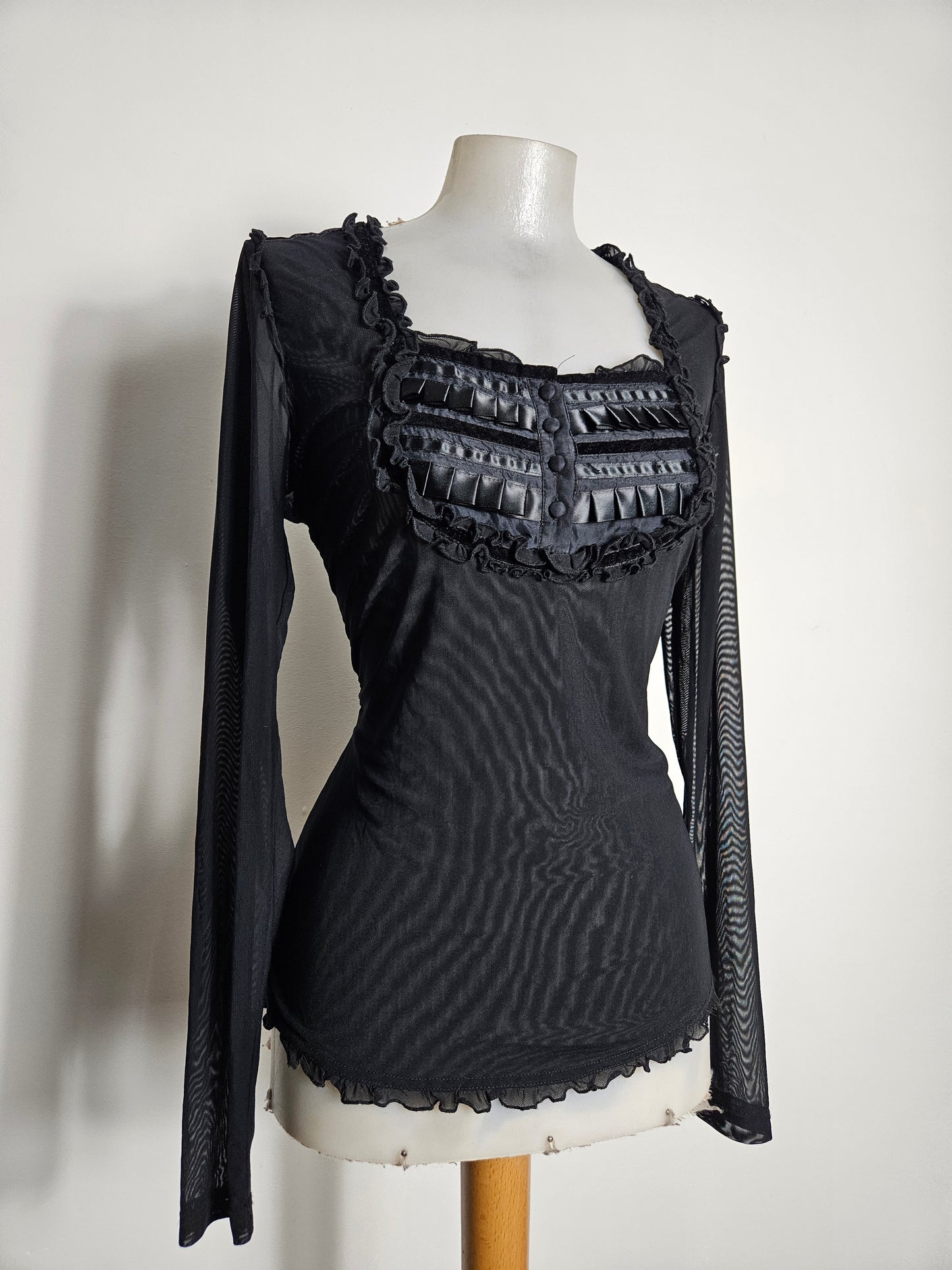 Haut noir en voile et dentelle